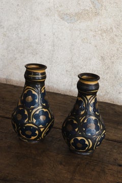 Vasi in terracotta della metà del secolo scorso, disegno floreale dipinto a mano, circa 1950