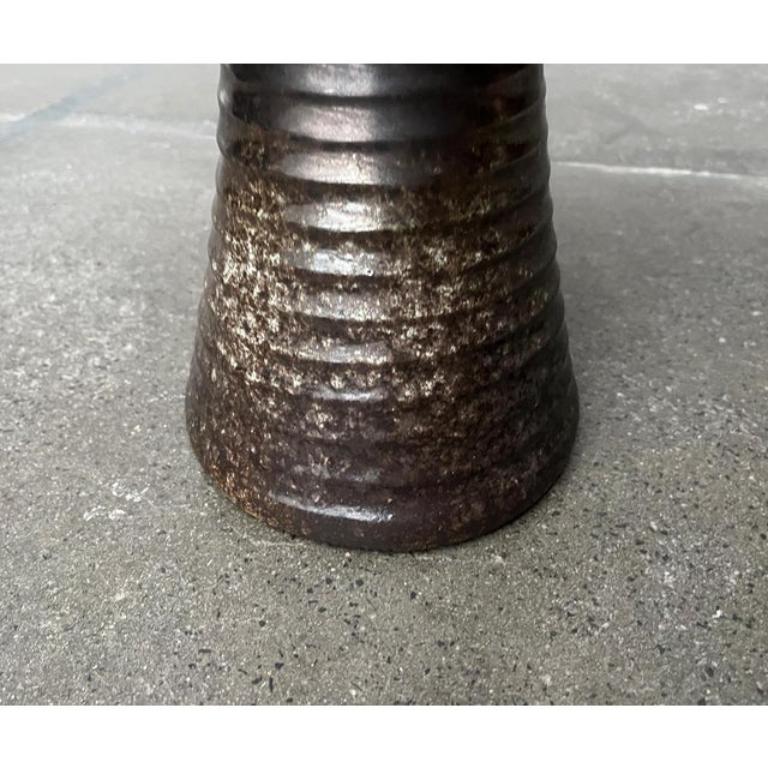 Brutalistische Studio Pottery Bodenvase aus der Mitte des Jahrhunderts, 1960er Jahre im Angebot 3
