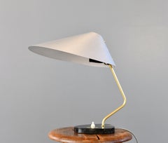 Lámpara de sobremesa de Alemania Oriental de mediados de siglo Circa 1960s