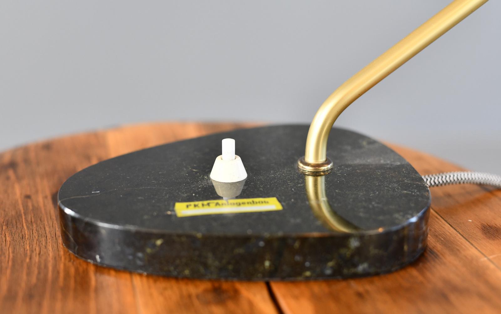Allemand Lampe de table d'Allemagne de l'Est du milieu du siècle dernier Circa 1960s en vente