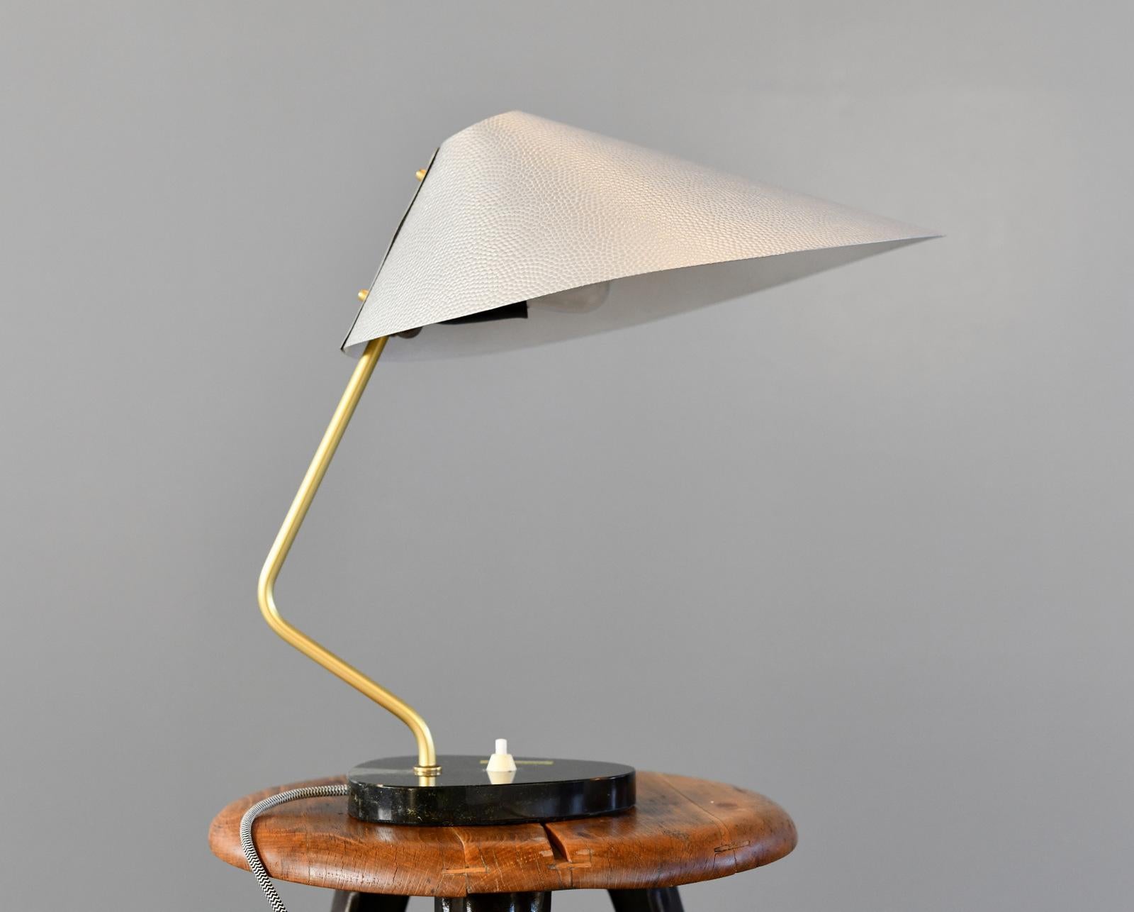 Laiton Lampe de table d'Allemagne de l'Est du milieu du siècle dernier Circa 1960s en vente