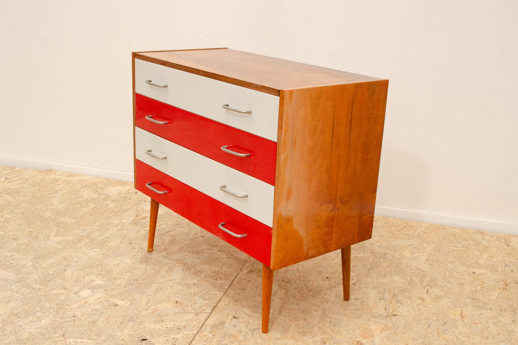 Mid century Eastern Bloc Vintage chest of drawers, 1970´s, Czechoslovakia In Good Condition For Sale In Prague 8, CZ