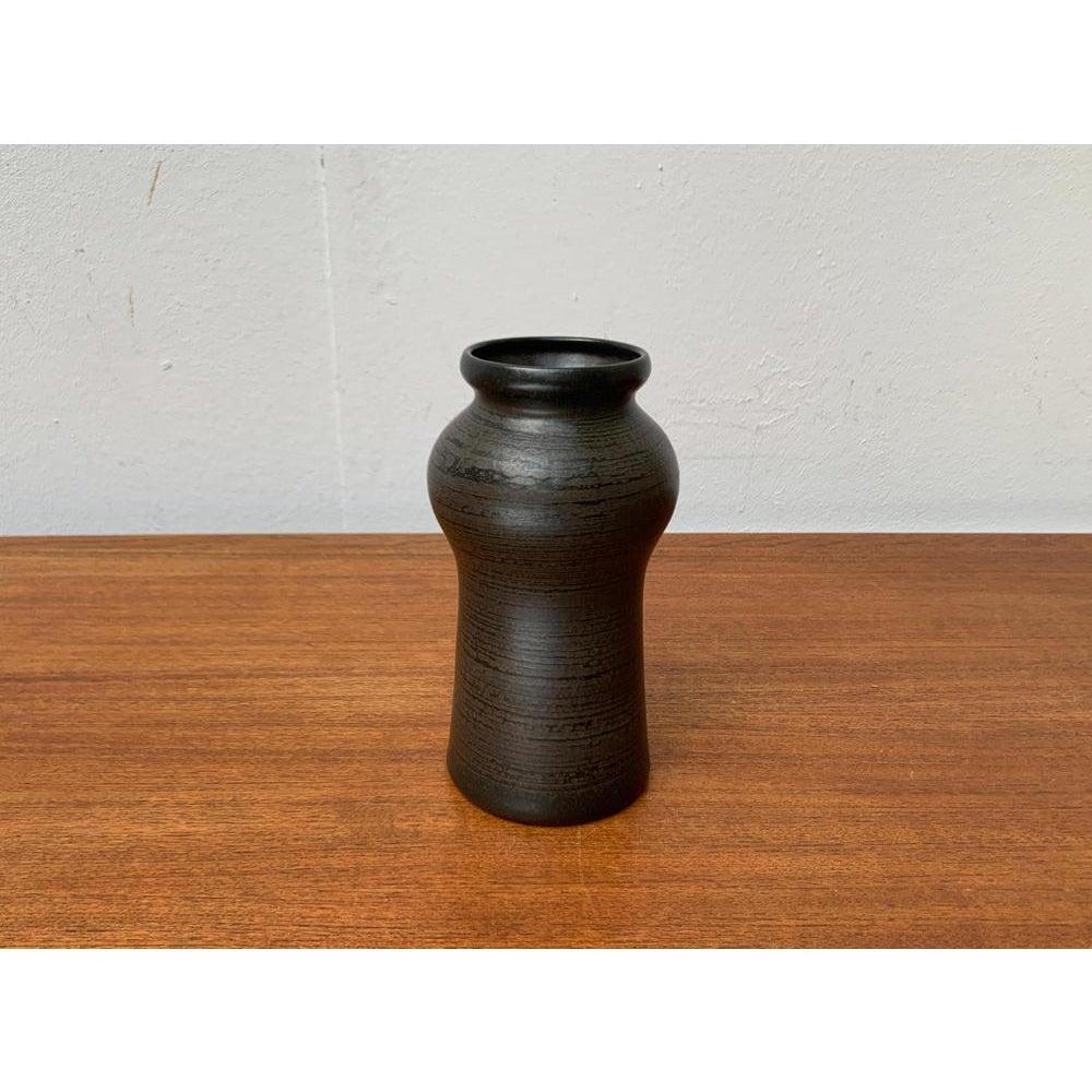 Vaso in ceramica della DDR orientale di metà secolo di Strehla Keramik, anni '60 In condizioni ottime in vendita a Hamburg, DE