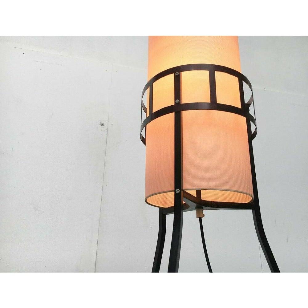 Mid-Century moderno Lampada da terra a treppiede Rocket della DDR della Germania orientale di metà secolo, anni '60 in vendita
