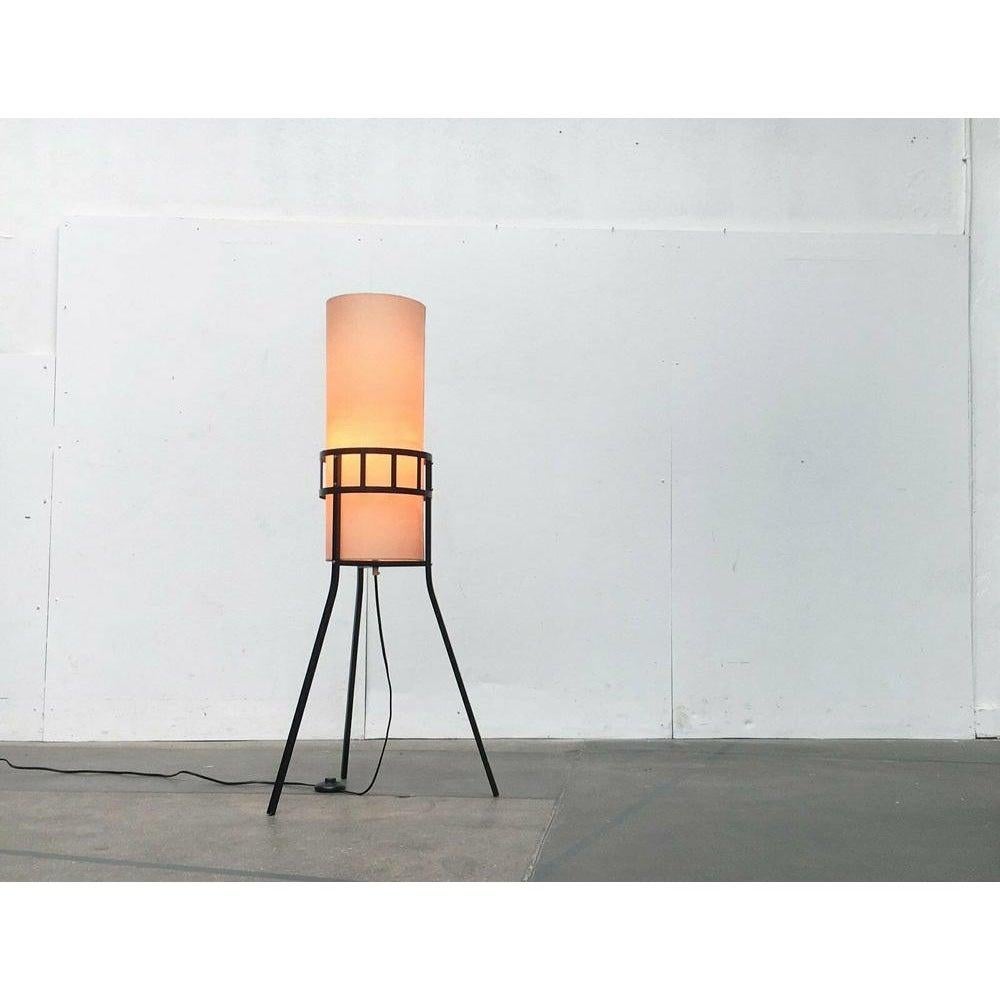 Lampada da terra a treppiede Rocket della DDR della Germania orientale di metà secolo, anni '60 in vendita 1