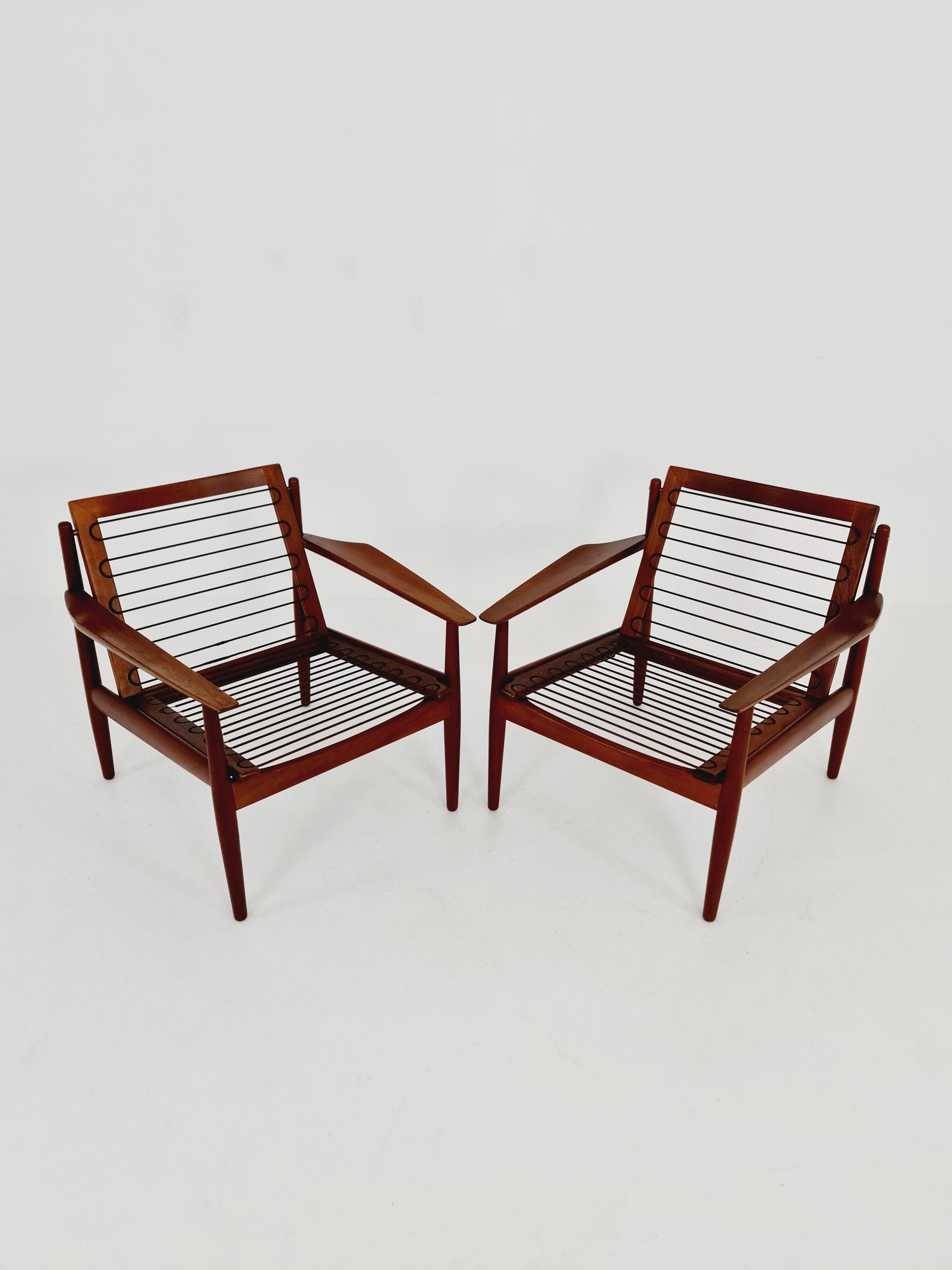 Mid century easy lounge chairs by Grete Jalk, Denmark, teak & brass, Set of 2 For Sale 3