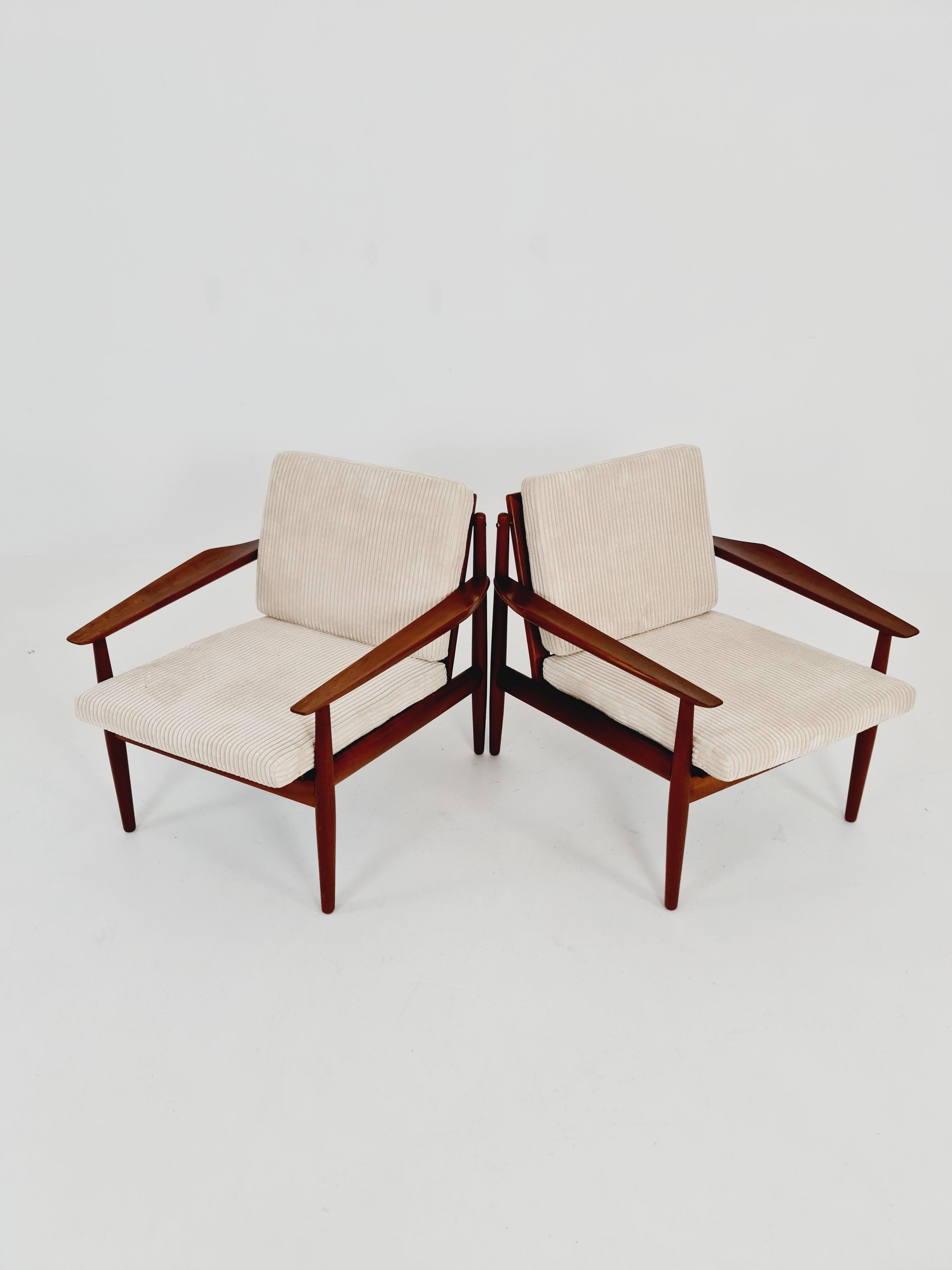 Mid century easy lounge chairs by Grete Jalk, Denmark, teak & brass, Set of 2 For Sale 8