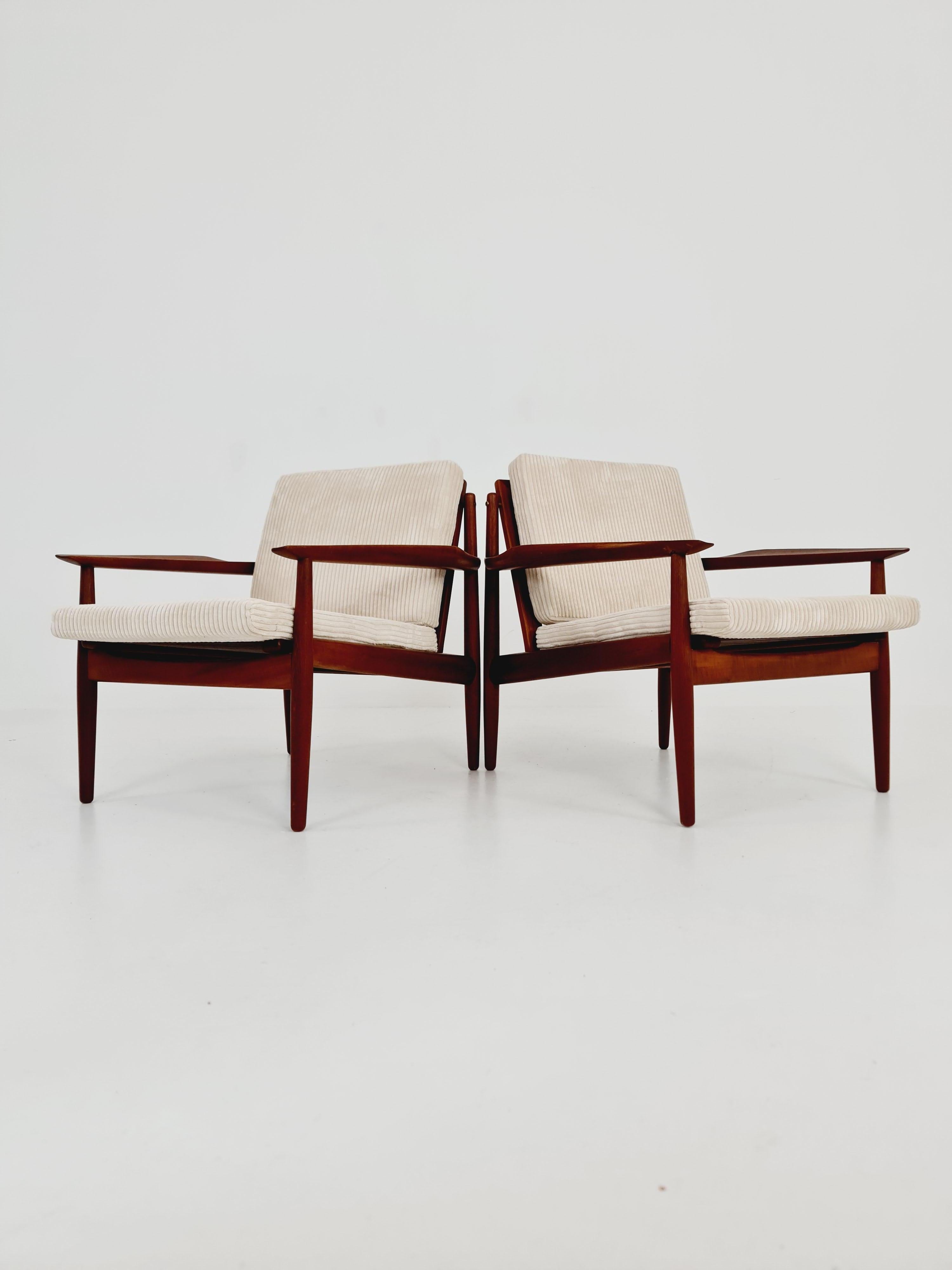 Mid century easy lounge chairs by Grete Jalk, Denmark, teak & brass, Set of 2 For Sale 9
