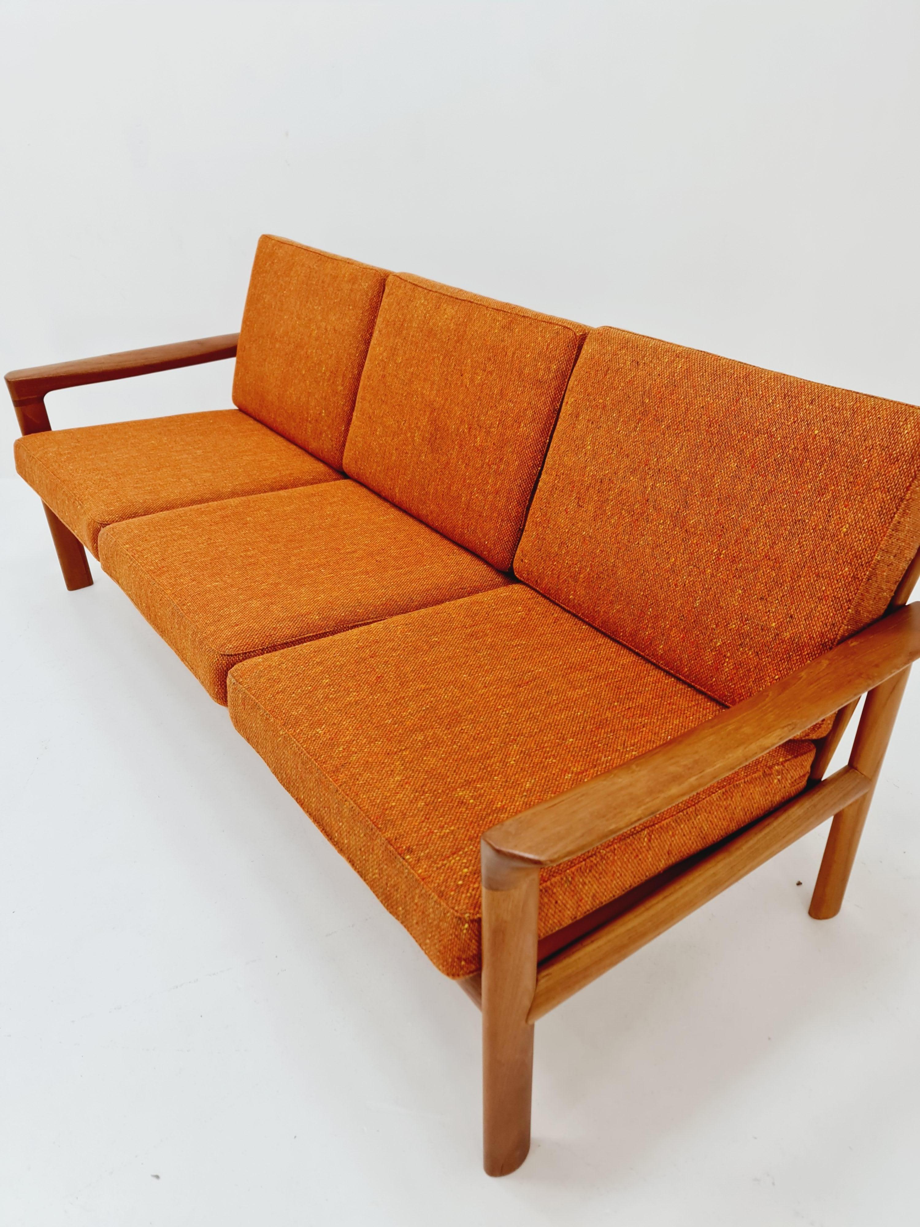 Mid century easy lounge couch by Sven ellekaer for komfort teak  6