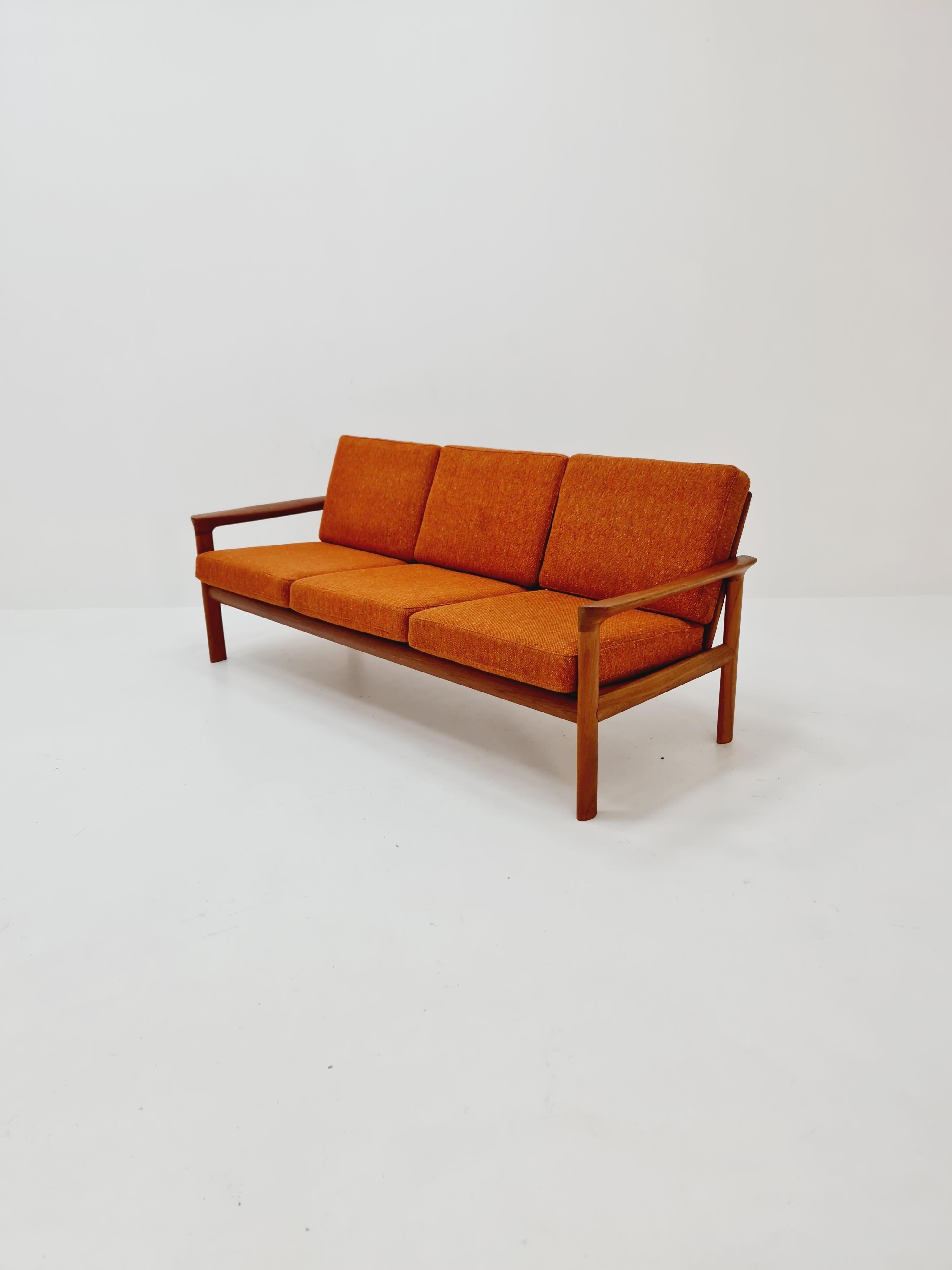 Mid century easy lounge couch by Sven ellekaer for komfort teak  9