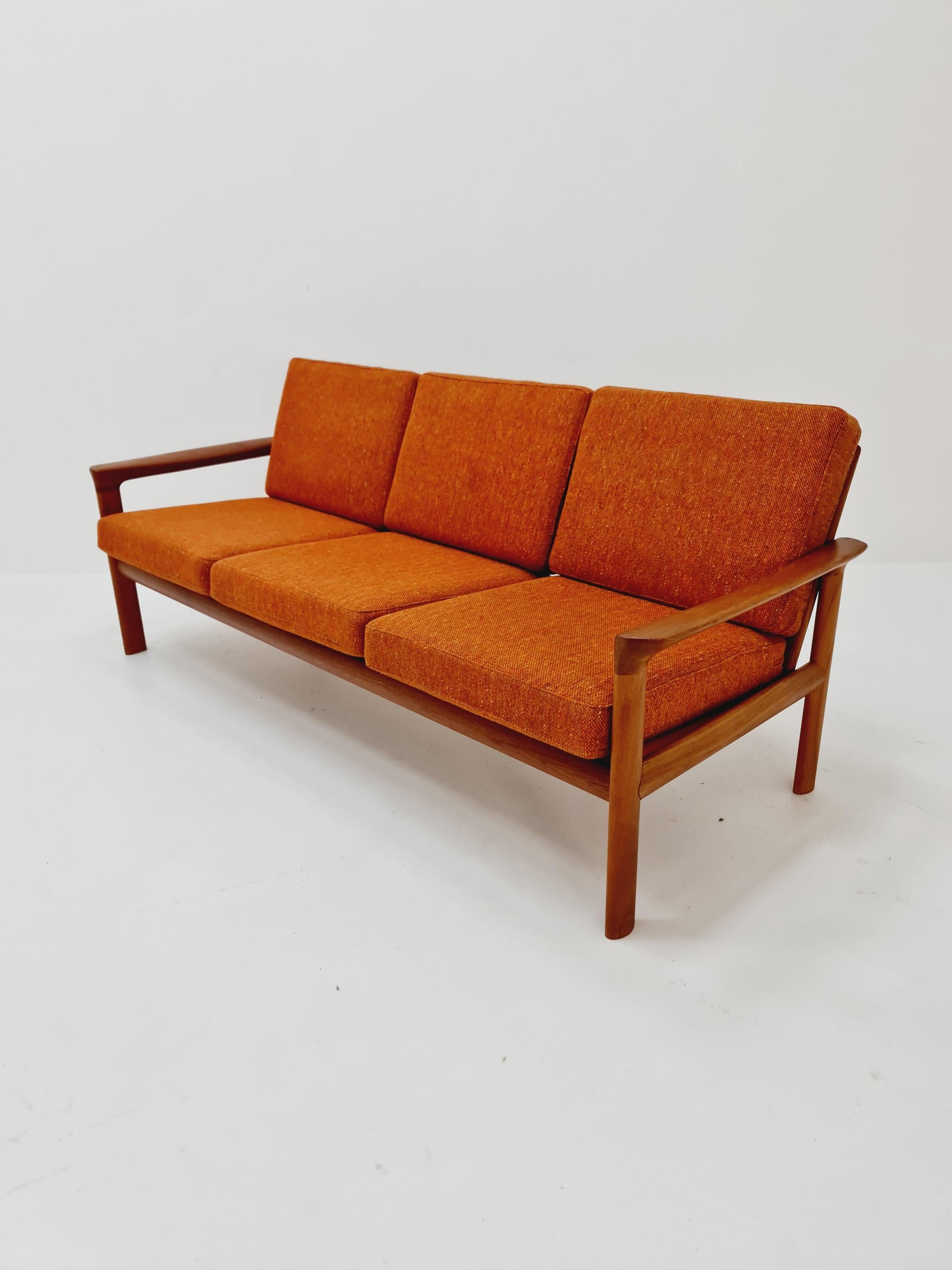 Mid century easy lounge couch by Sven ellekaer for komfort teak  10