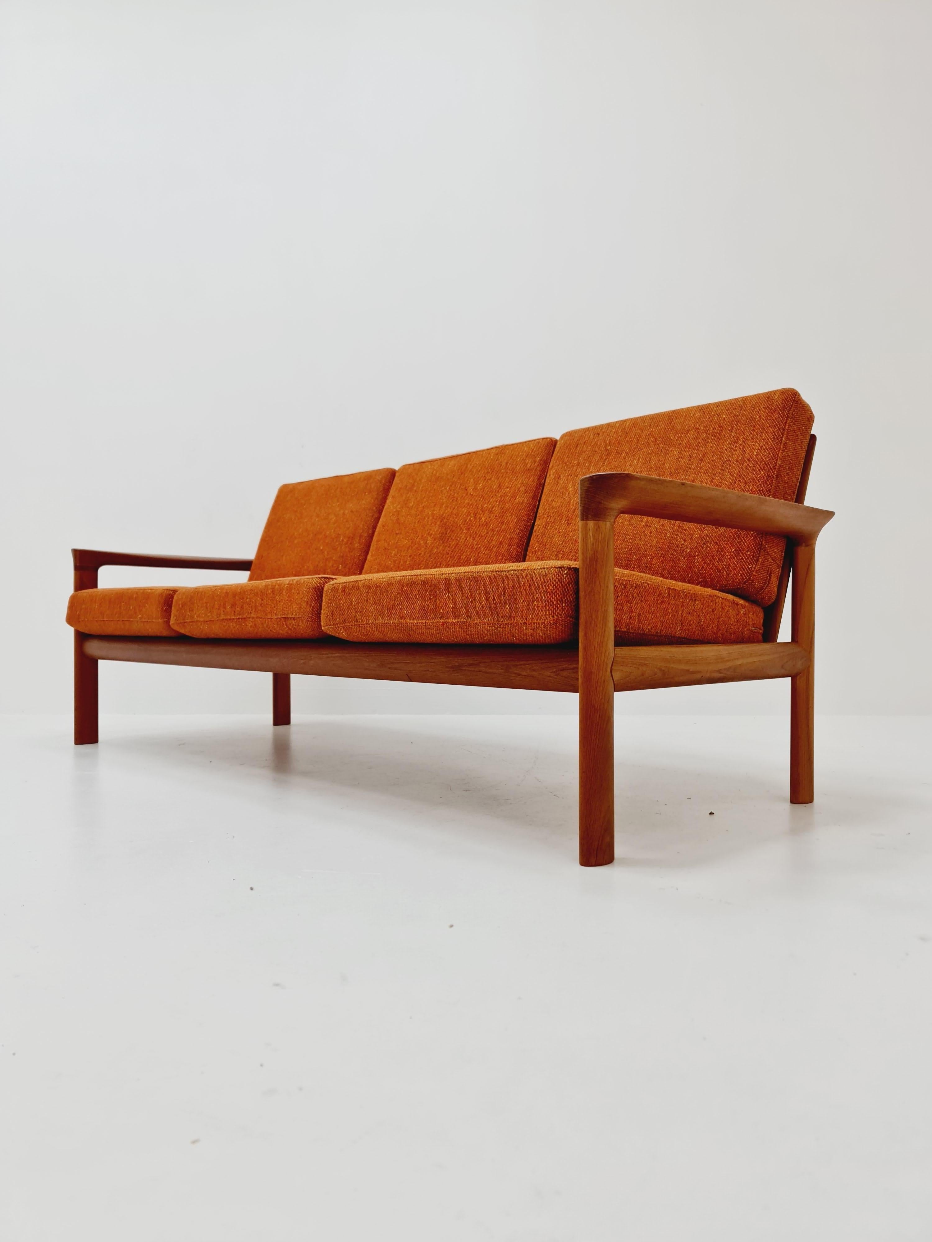 Mid century easy lounge couch by Sven ellekaer for komfort teak  11