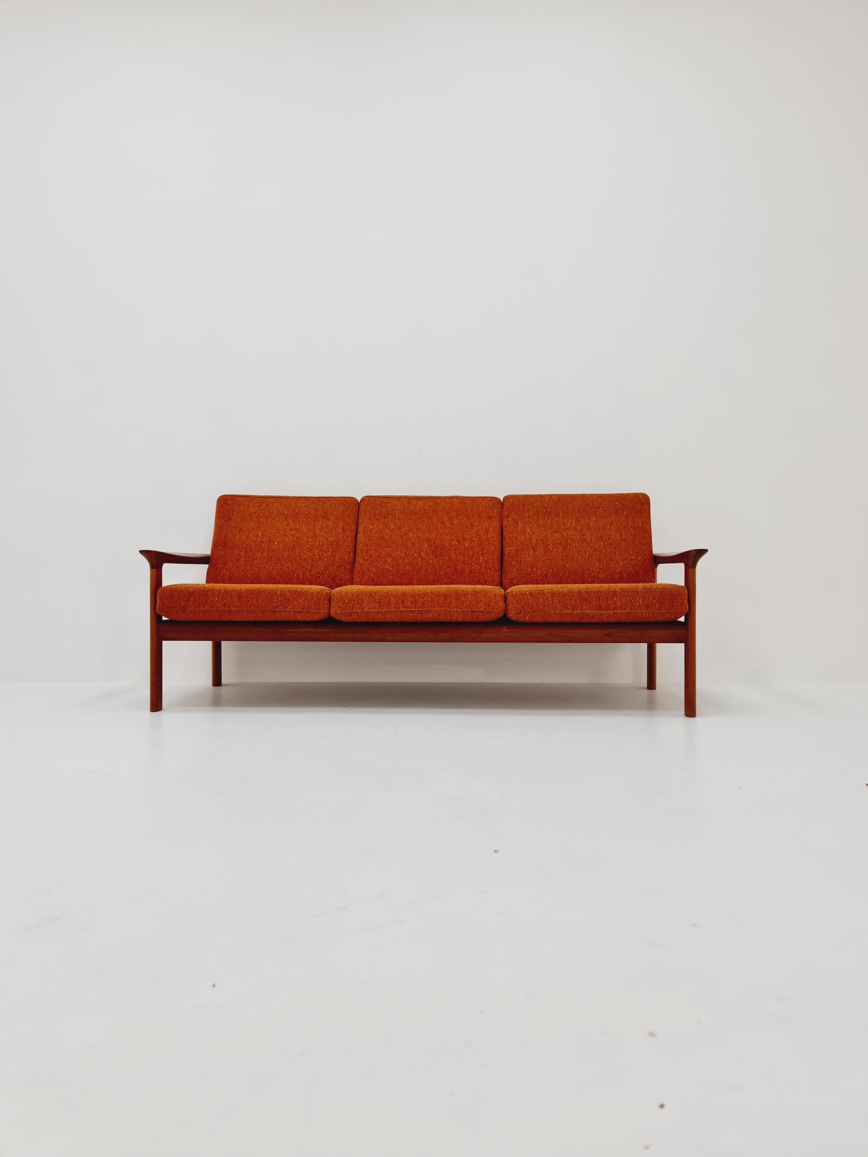 Danish Mid century easy lounge couch by Sven ellekaer for komfort teak 