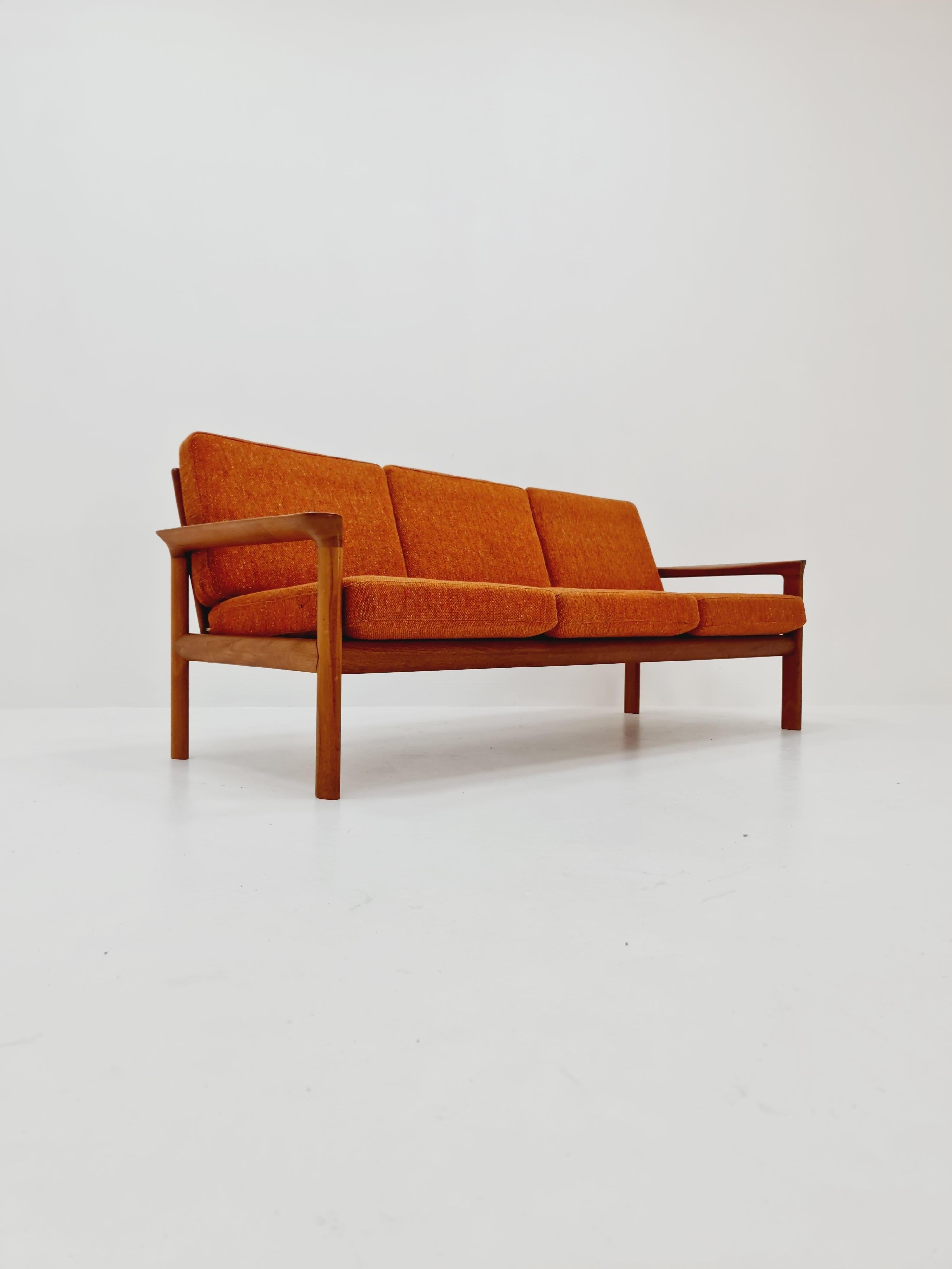 Mid century easy lounge couch by Sven ellekaer for komfort teak  2