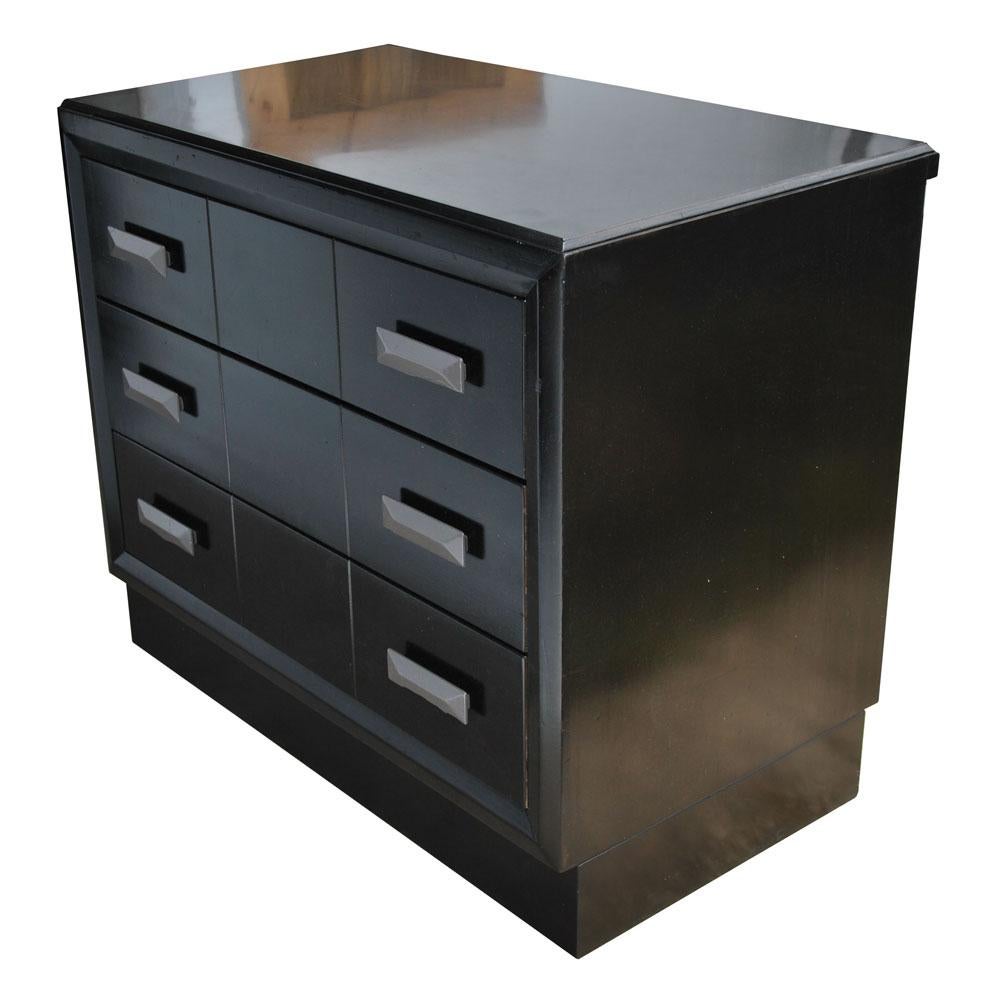 Midcentury Raymond Loewy style dresser chest

 
Midcentury dresser chest after Raymond Loewy for Mengel Furniture Co. in ebonized solid oak. This piece features three drawers with silver painted pulls.

 


  