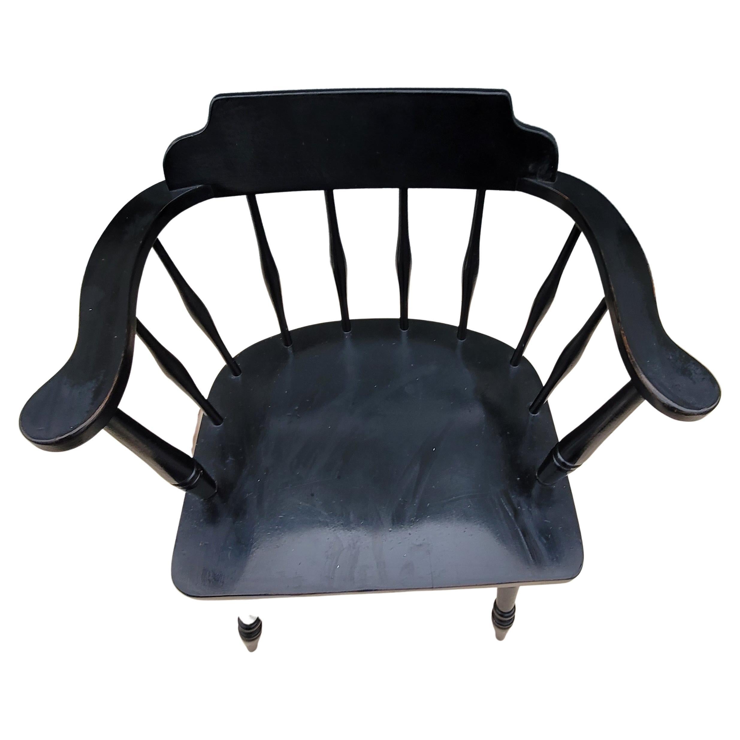 Mid-Century Ebonized Oak Lowback Windsor Chair In Good Condition For Sale In Germantown, MD