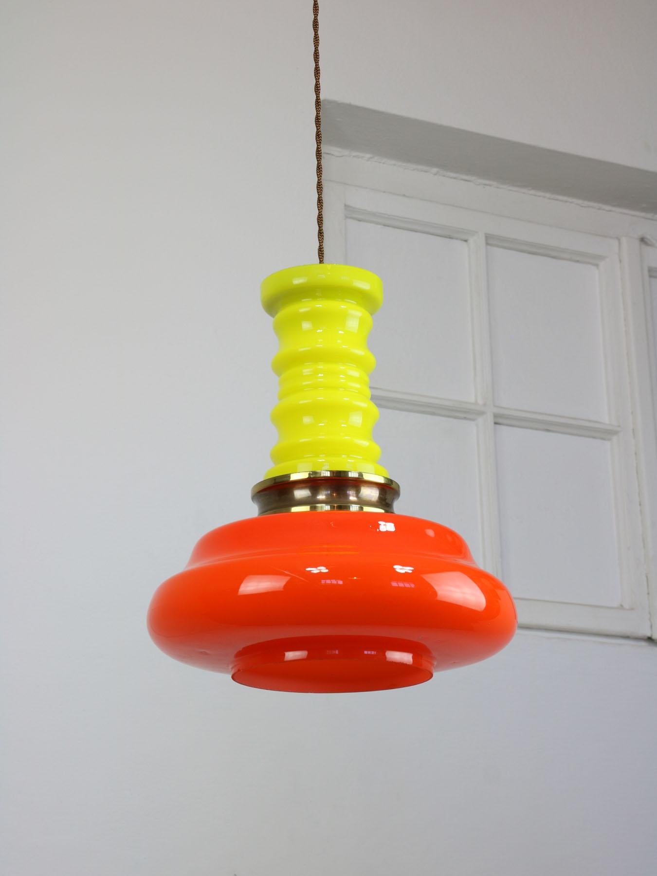Mid-Century Eclectic Neon Glass and Brass Pendant Lamp For Sale 5