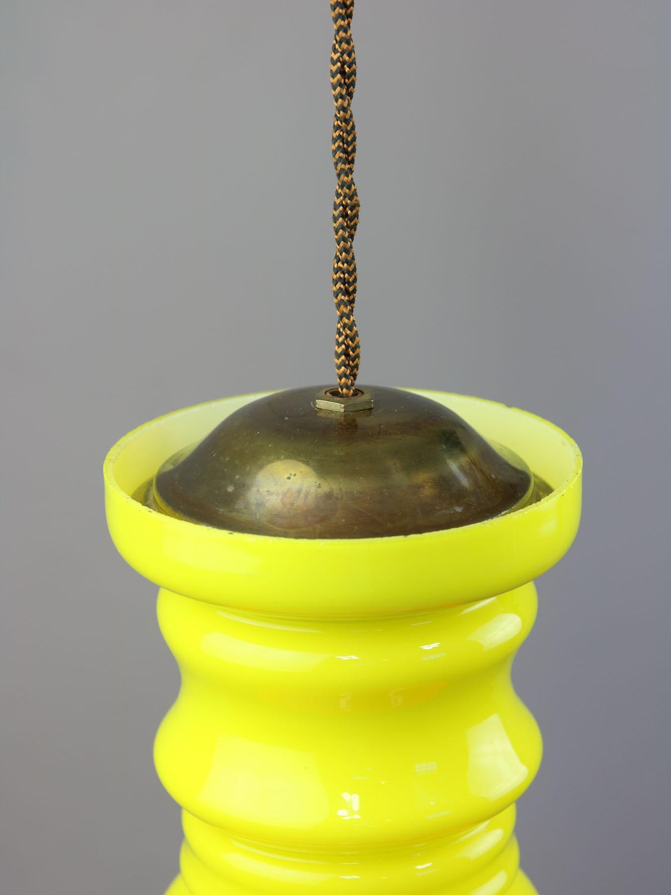 Mid-Century Eclectic Neon Glass and Brass Pendant Lamp For Sale 1
