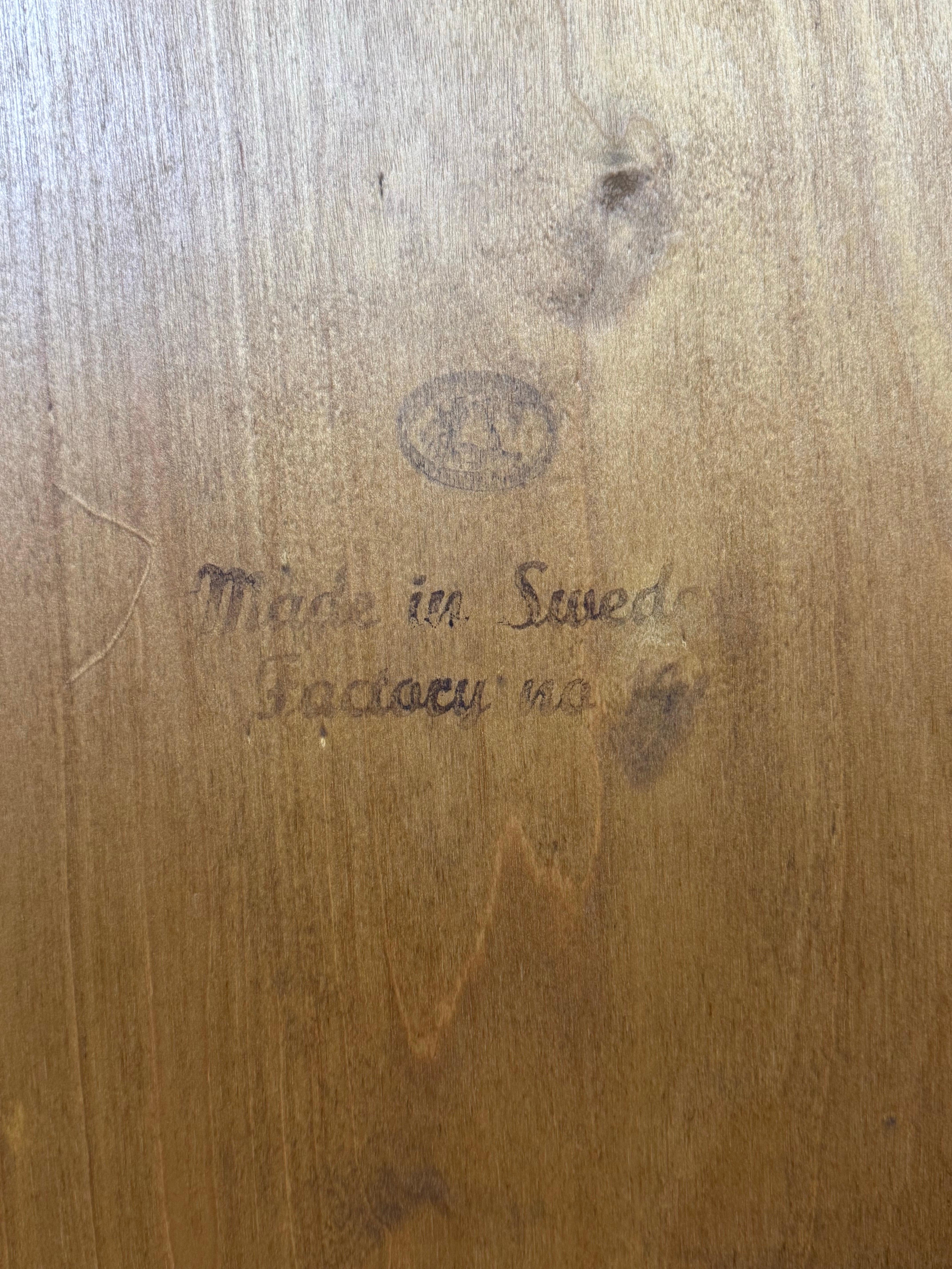 Credenza con conchiglia in vetro svedese di metà secolo di J. Edmond J. Spence in vendita 3