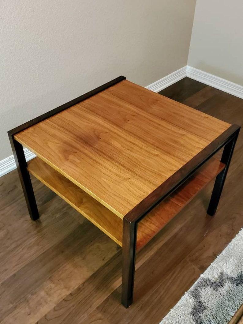 Mid-Century Edward Wormley for Dunbar Furniture Occasional Table In Good Condition For Sale In Forney, TX