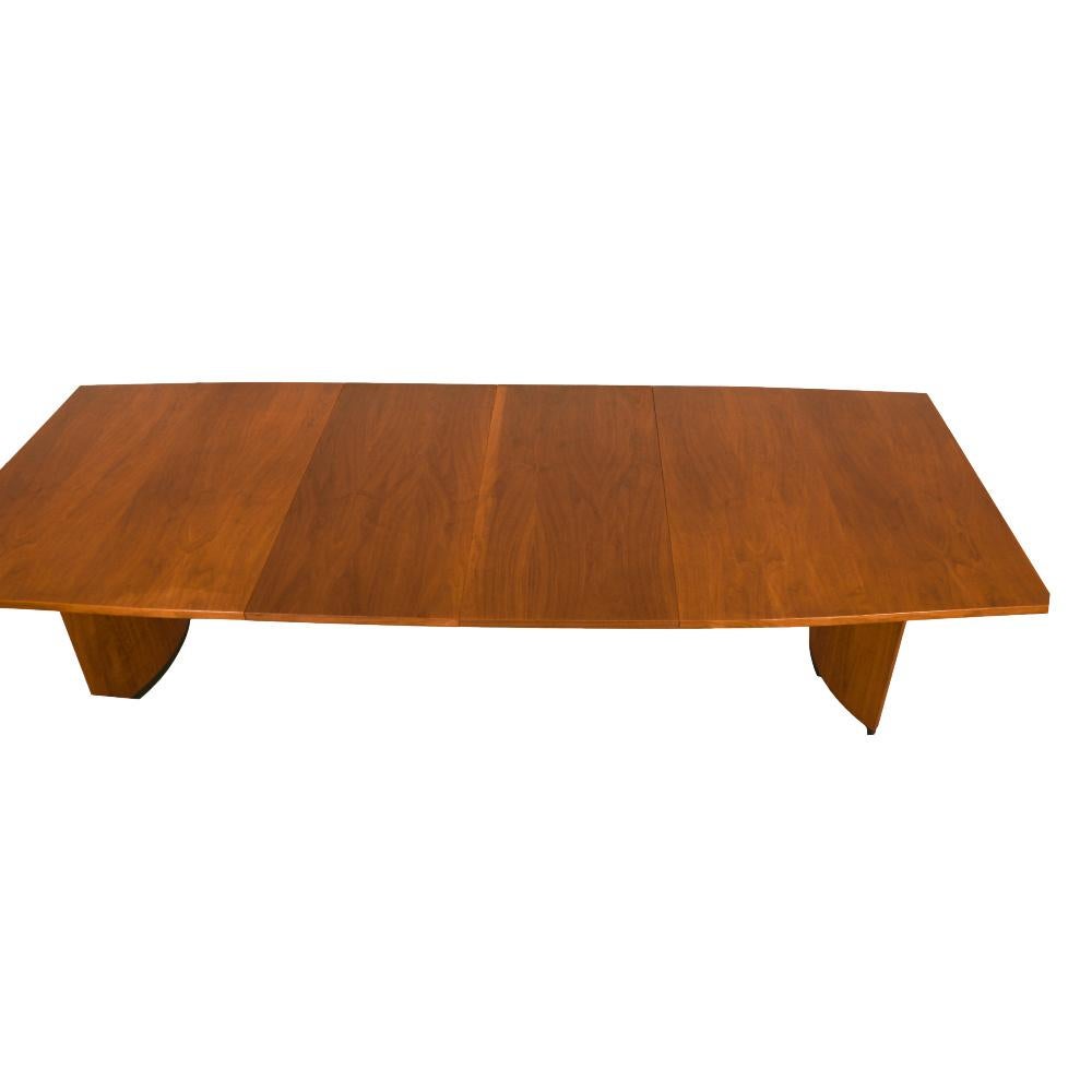 Mid-Century Edward Wormley Style Double Pedestal Extendable Dining Table  In Good Condition In Baltimore, MD