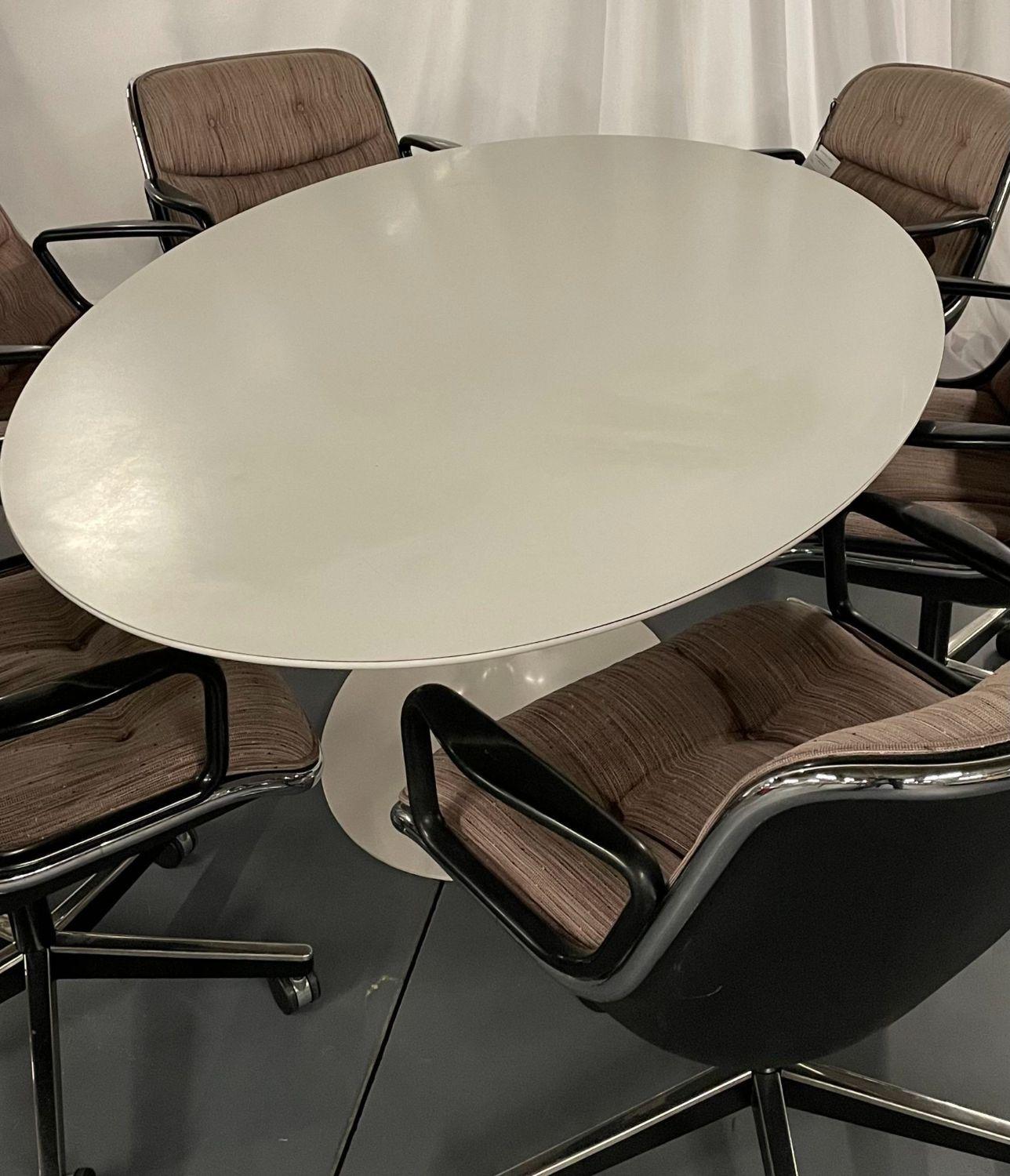 Table de salle à manger du milieu du siècle dernier d'Eero Saarinen pour Knoll, table centrale, revernie en vente 4
