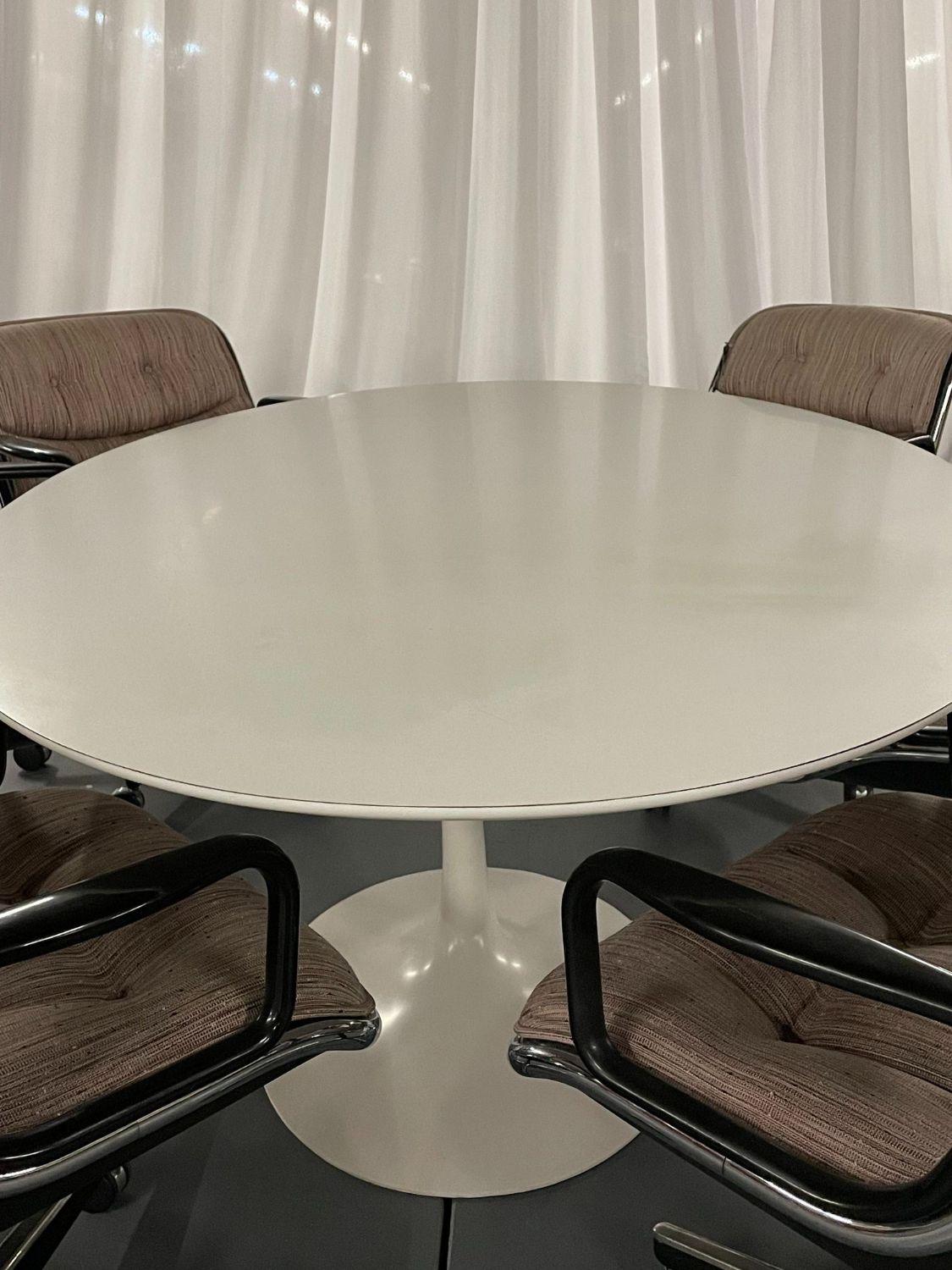 Table de salle à manger du milieu du siècle dernier d'Eero Saarinen pour Knoll, table centrale, revernie en vente 5