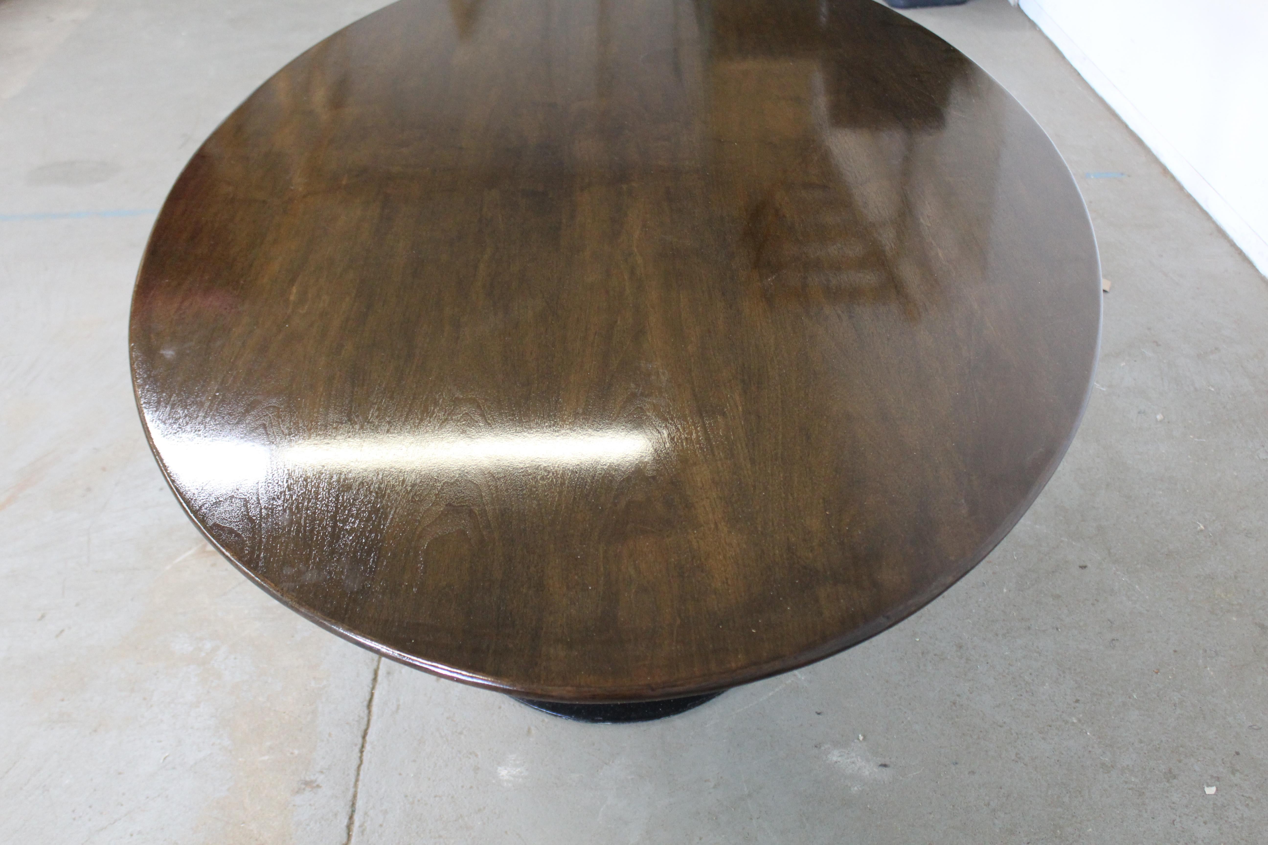 Mid-Century Eero Saarinen-Style Tulip Walnut Oval Dining Table    In Good Condition In Wilmington, DE