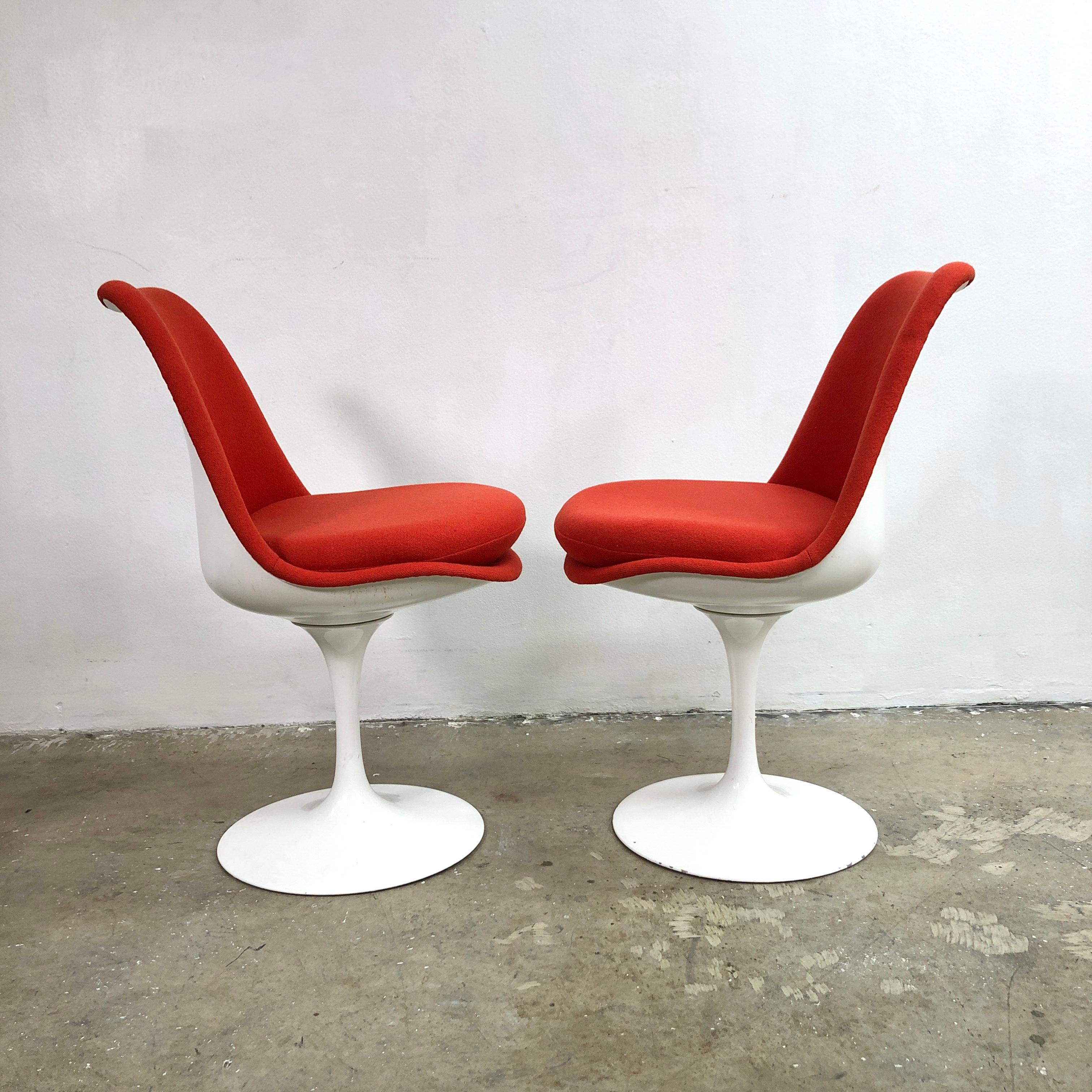 Mid Century Eero Saarinen Swivel Tulip Chairs and Early Cast Iron Dining Table In Good Condition In KINGSFORD, NSW
