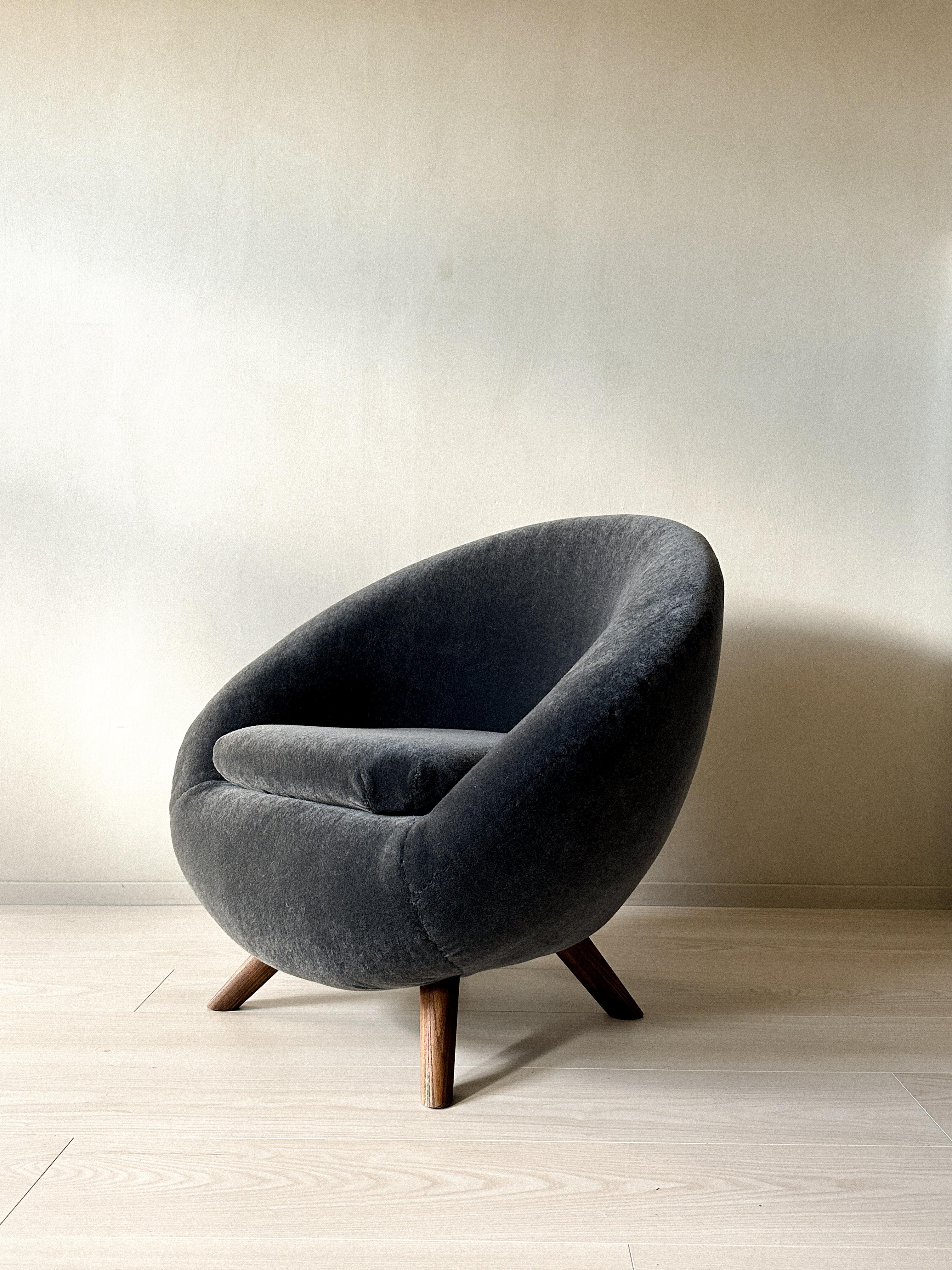 Mid-Century Modern Mid-Century Egg Chair in Alpaca Wool, Scandinavia, circa 1960s