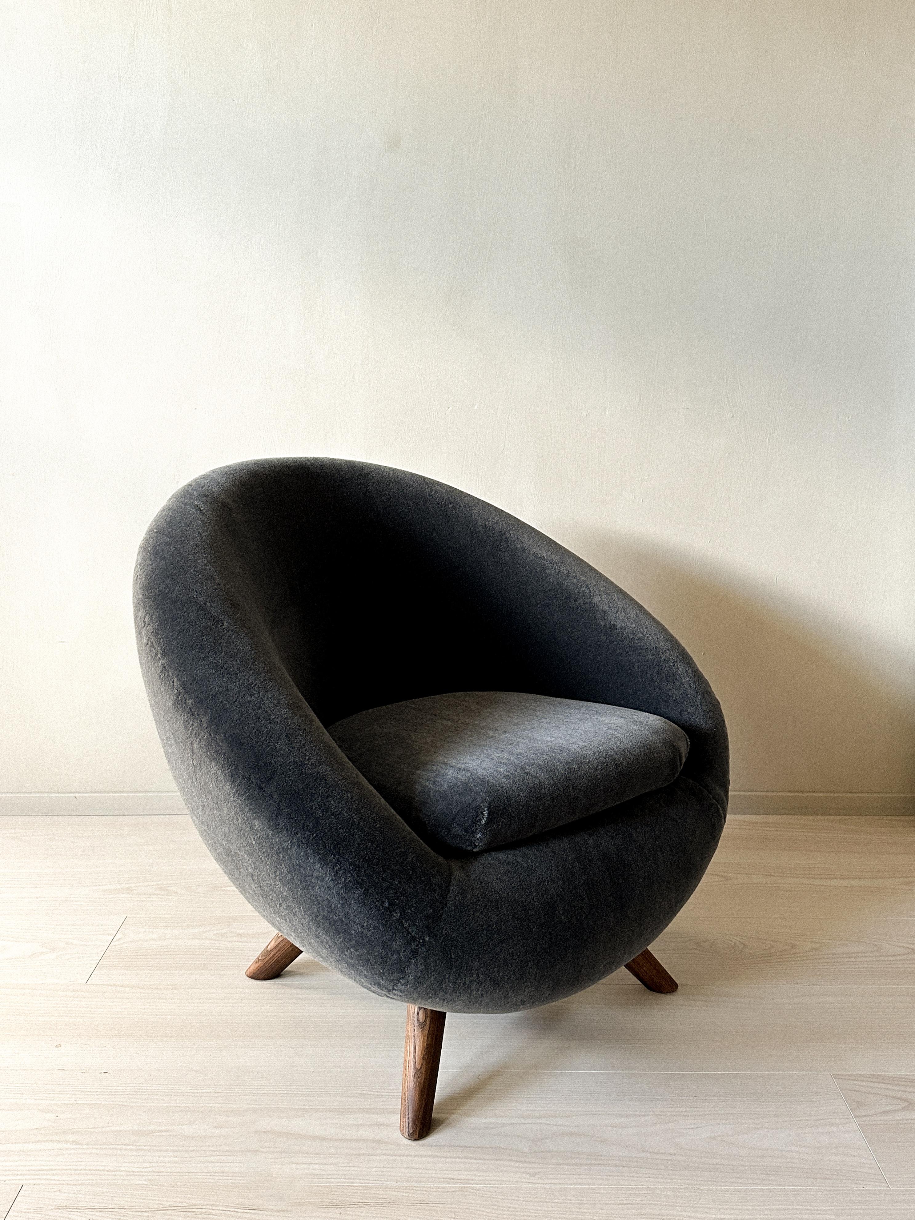Mid-Century Egg Chair in Alpaca Wool, Scandinavia, circa 1960s 3