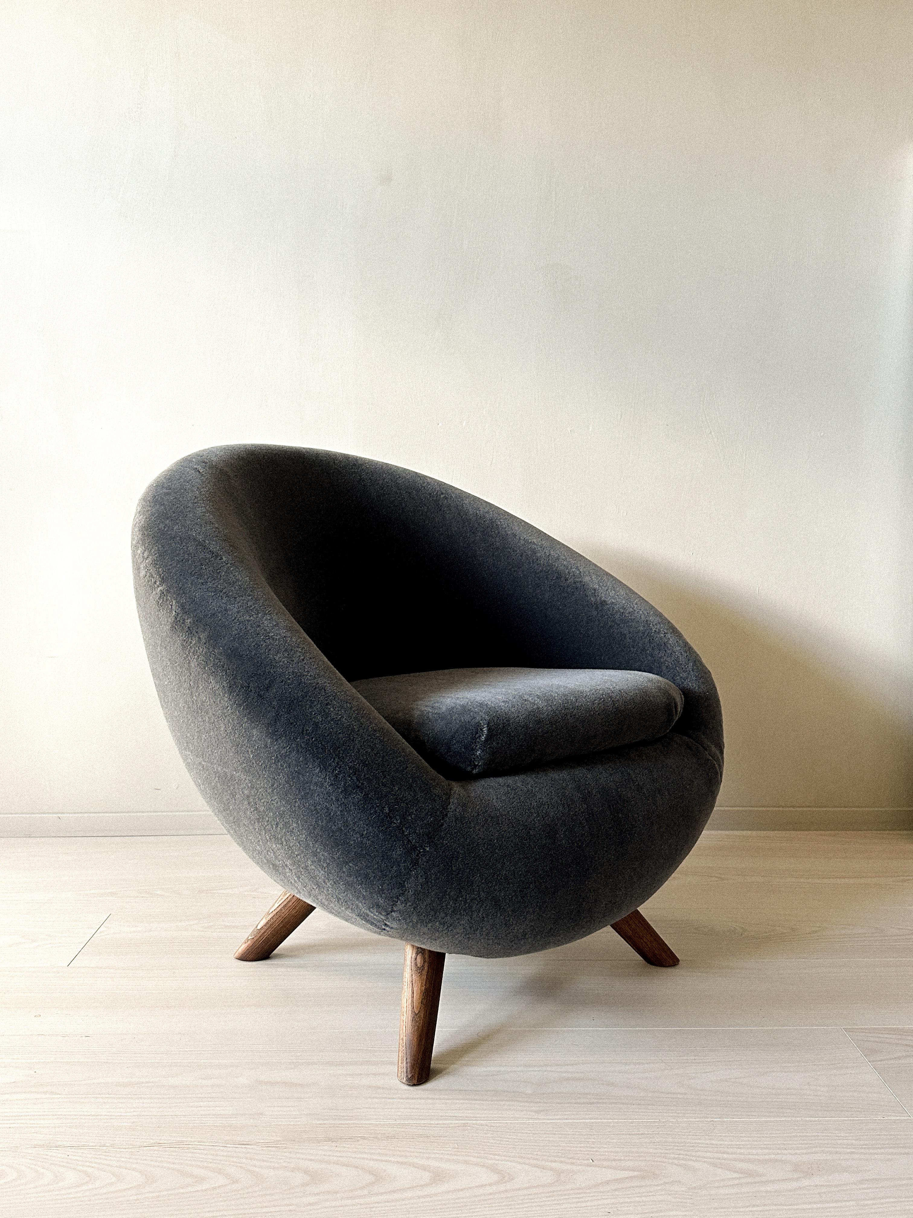 Mid-Century Egg Chair in Alpaca Wool, Scandinavia, circa 1960s 4