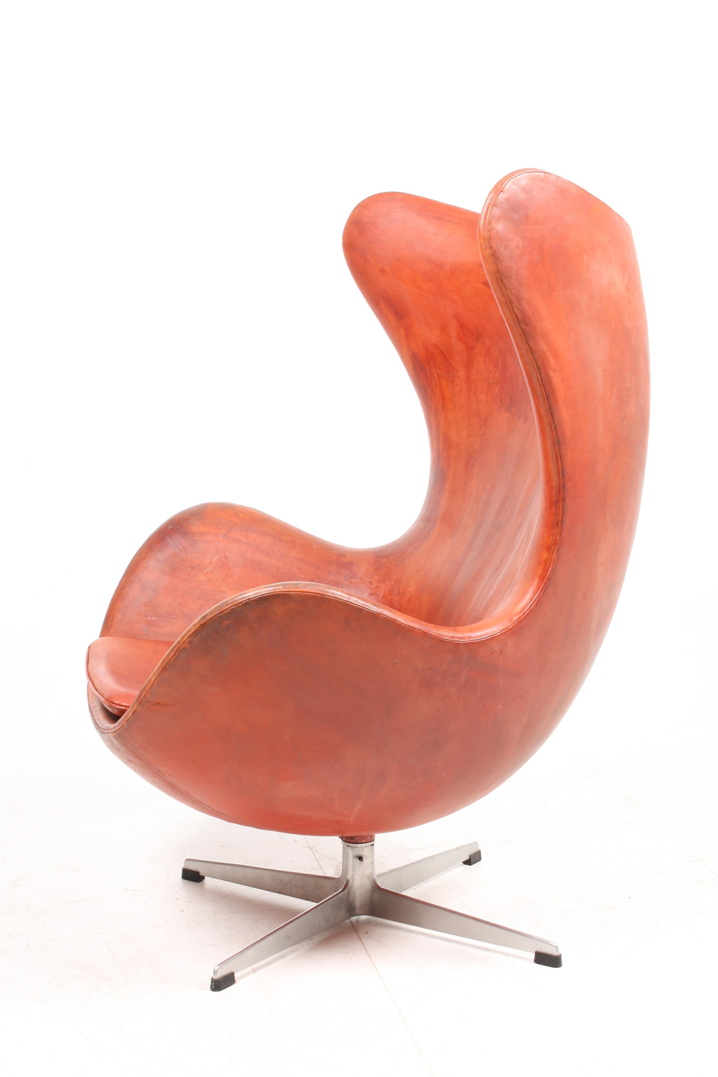 Scandinavian Modern Midcentury Egg Chair in Patinated Leather by Arne Jacobsen, Danish, 1960s