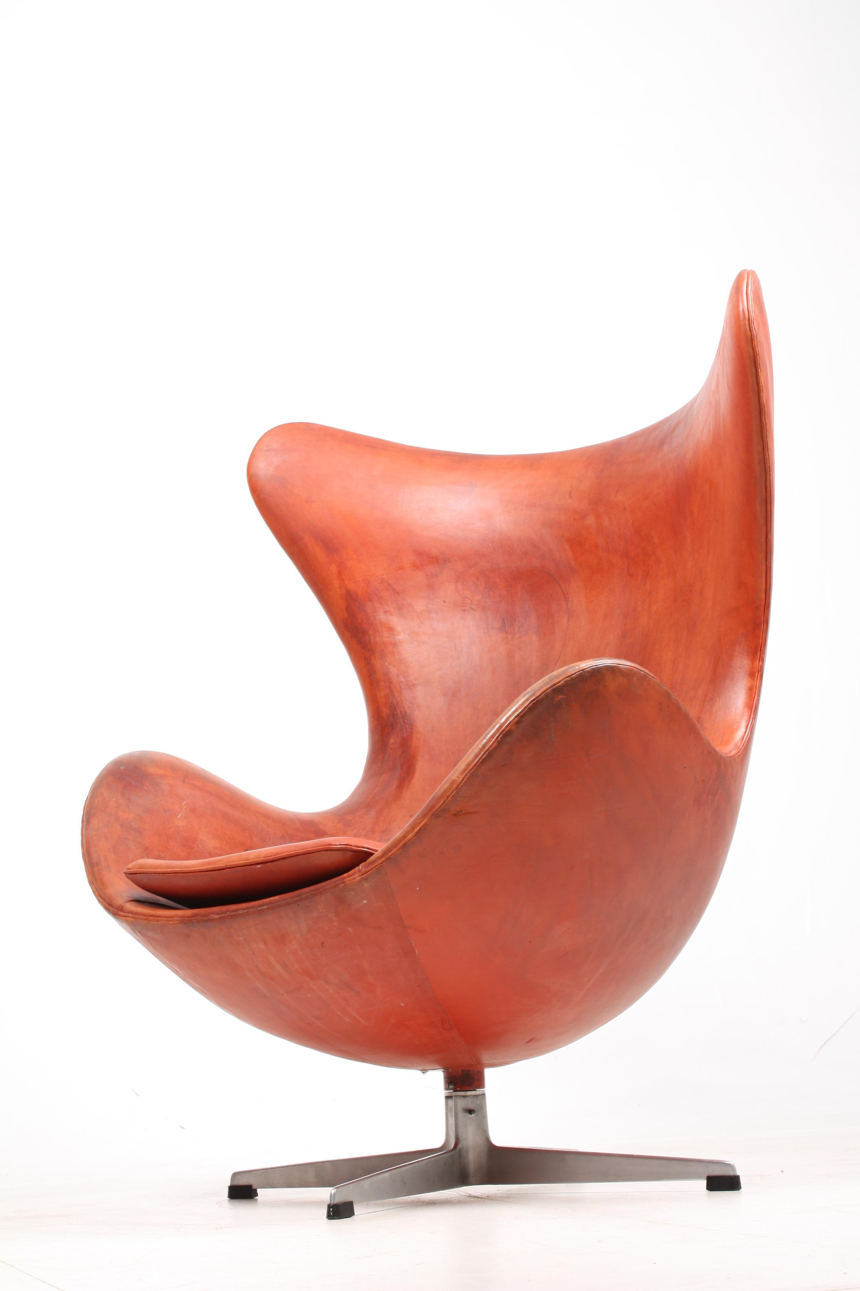 Midcentury Egg Chair in Patinated Leather by Arne Jacobsen, Danish, 1960s 1