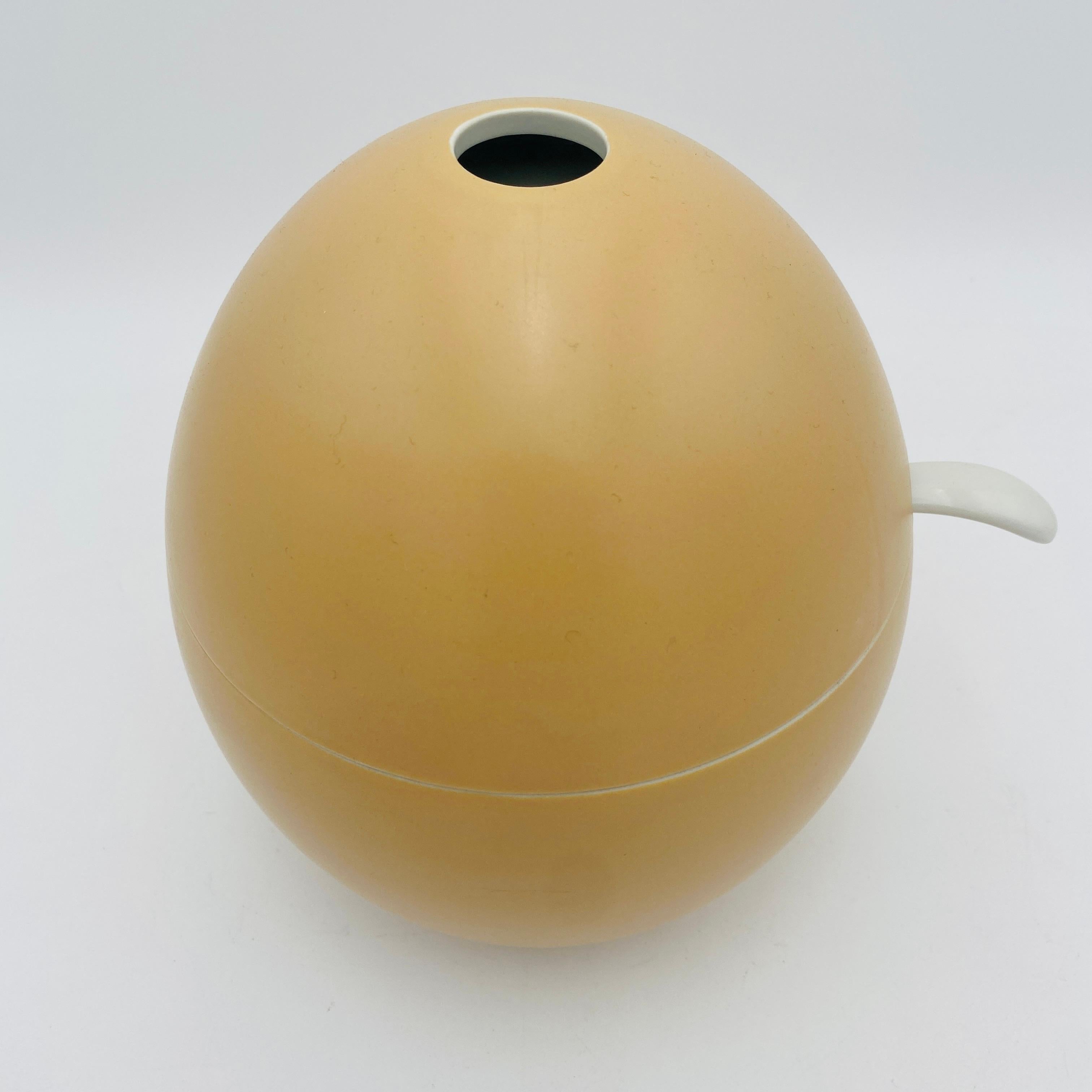 Zuppiera coperta a forma di uovo di Environmental Ceramics, metà secolo, 1950 ca. in vendita 1