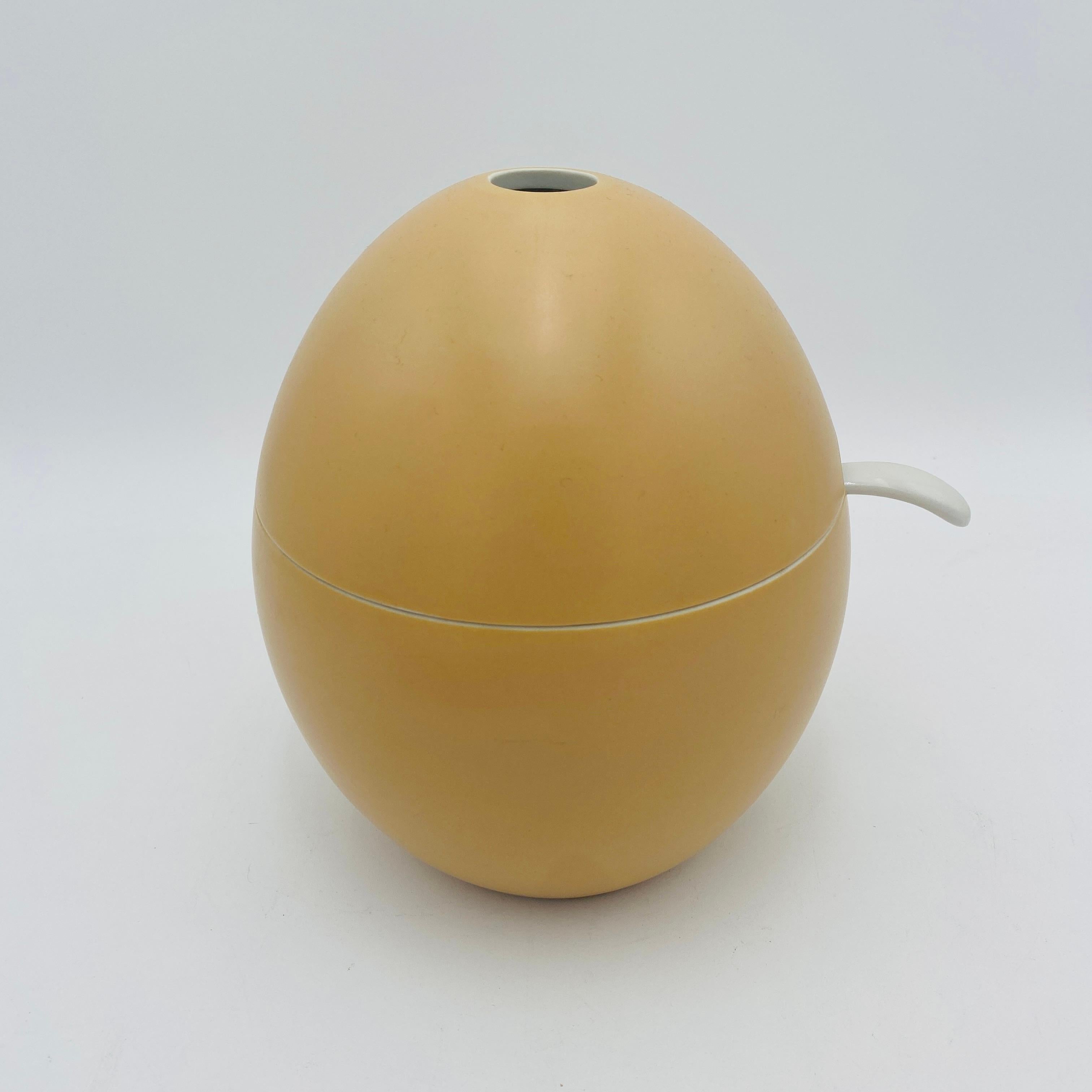 Zuppiera coperta a forma di uovo di Environmental Ceramics, metà secolo, 1950 ca. in vendita 2