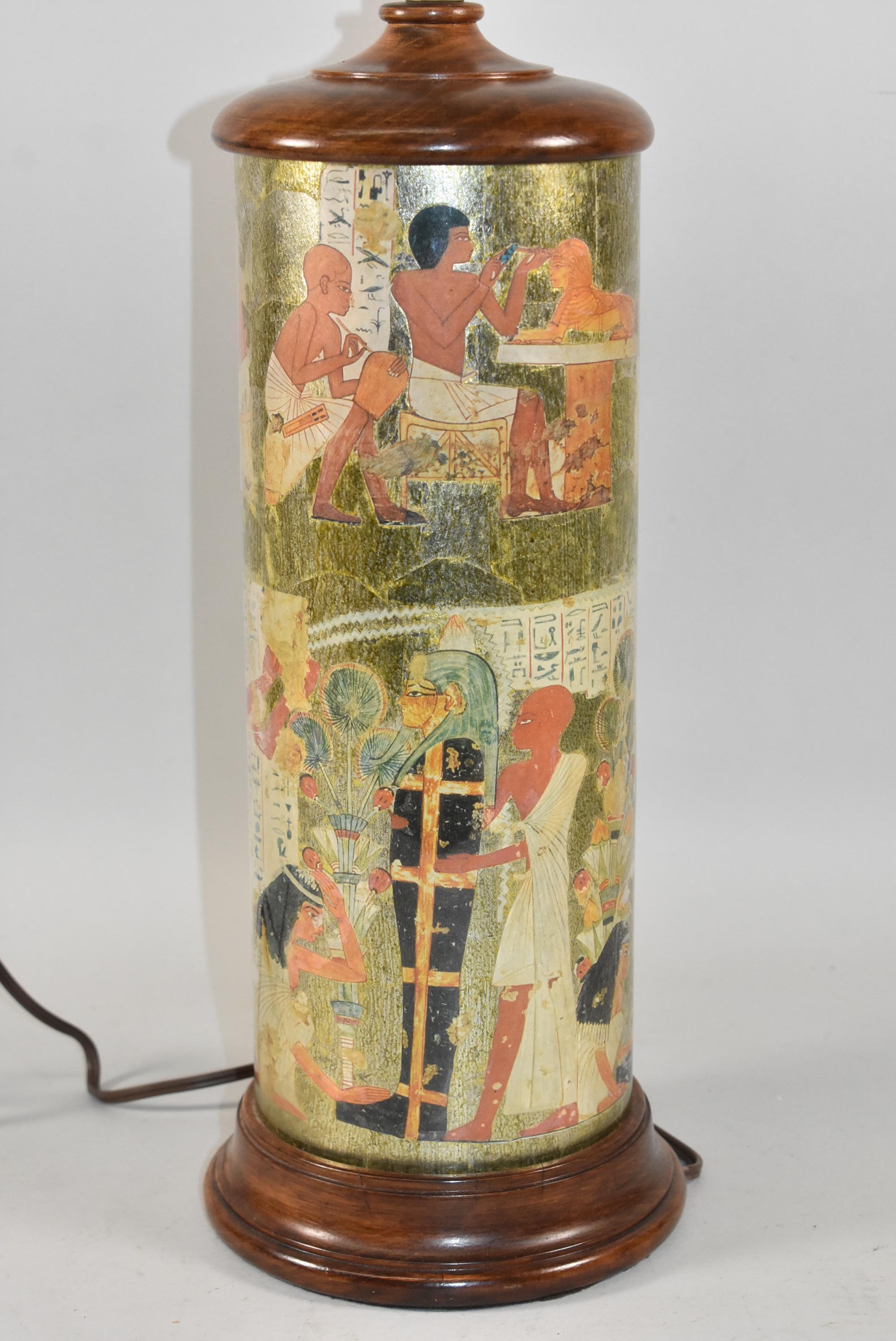 Égyptien Lampe de table en verre à motif égyptien du milieu du siècle en vente