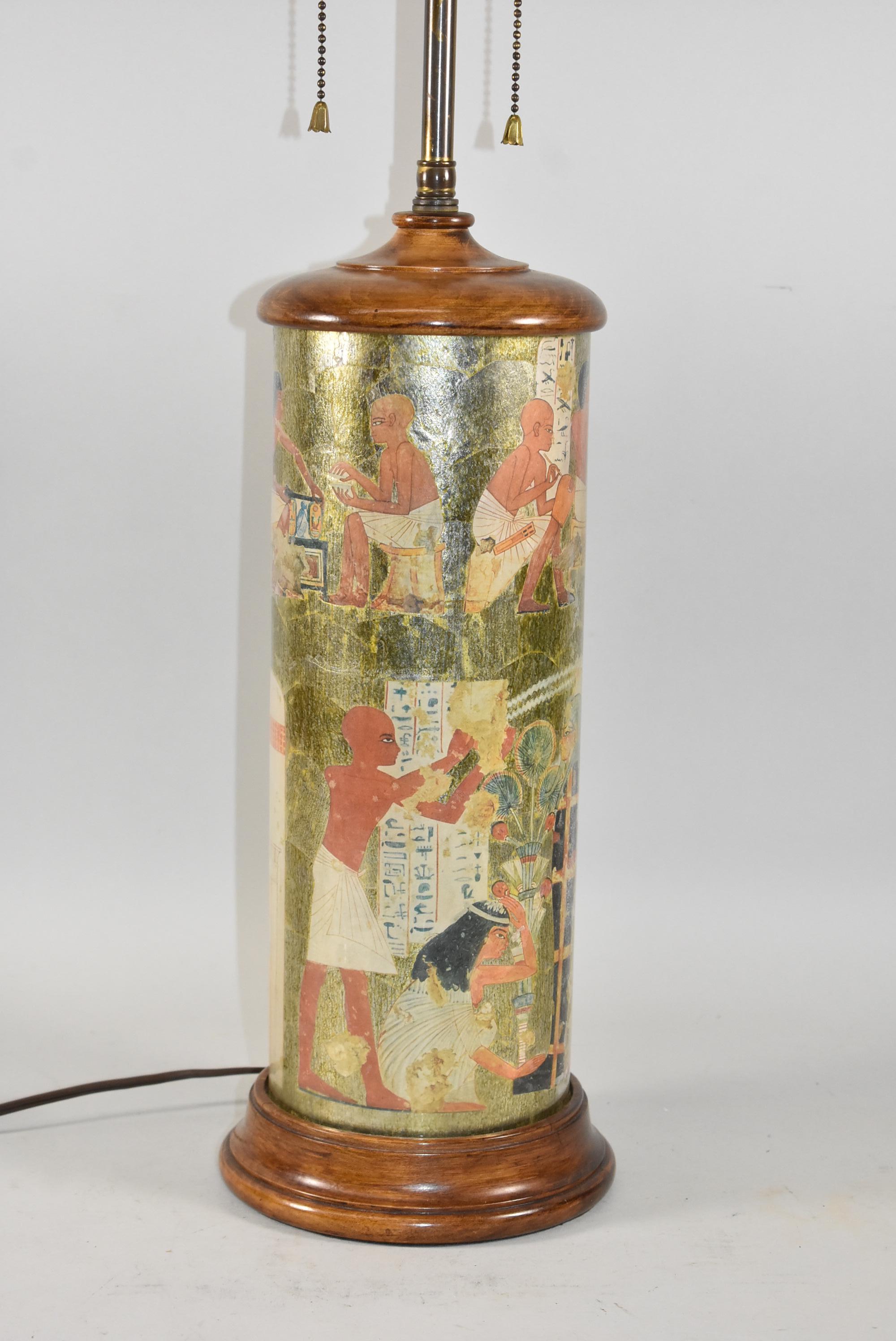 Lampe de table en verre à motif égyptien du milieu du siècle Bon état - En vente à Toledo, OH