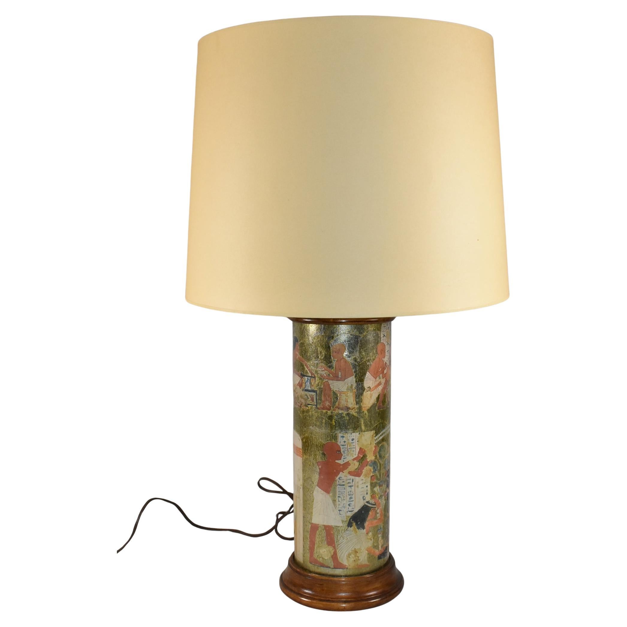 Lampe de table en verre à motif égyptien du milieu du siècle en vente