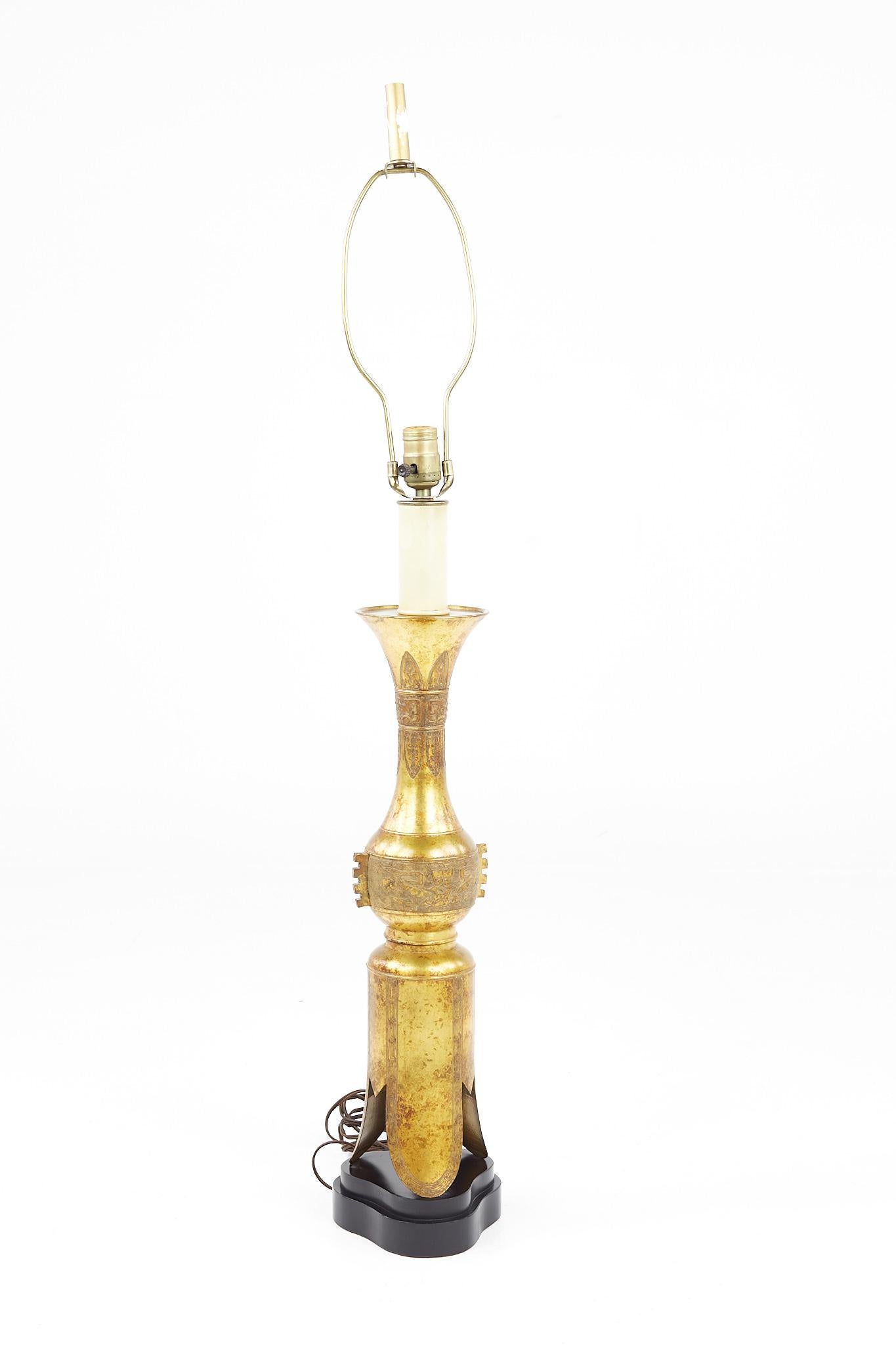 Ägyptische Mid-Century-Tischlampe mit ägyptischem Motiv aus Goldmetall (Ende des 20. Jahrhunderts) im Angebot