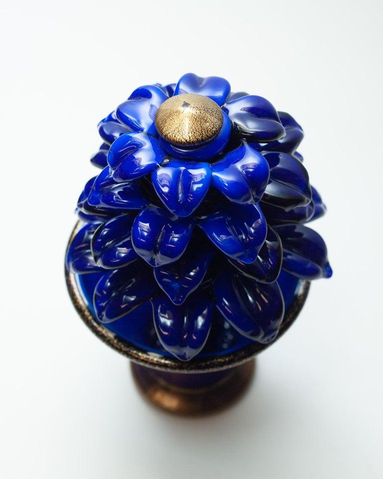 Mid Century Electric Blue Hand Blown Murano Glass Flower Sculpture In Excellent Condition For Sale In Toronto, ON