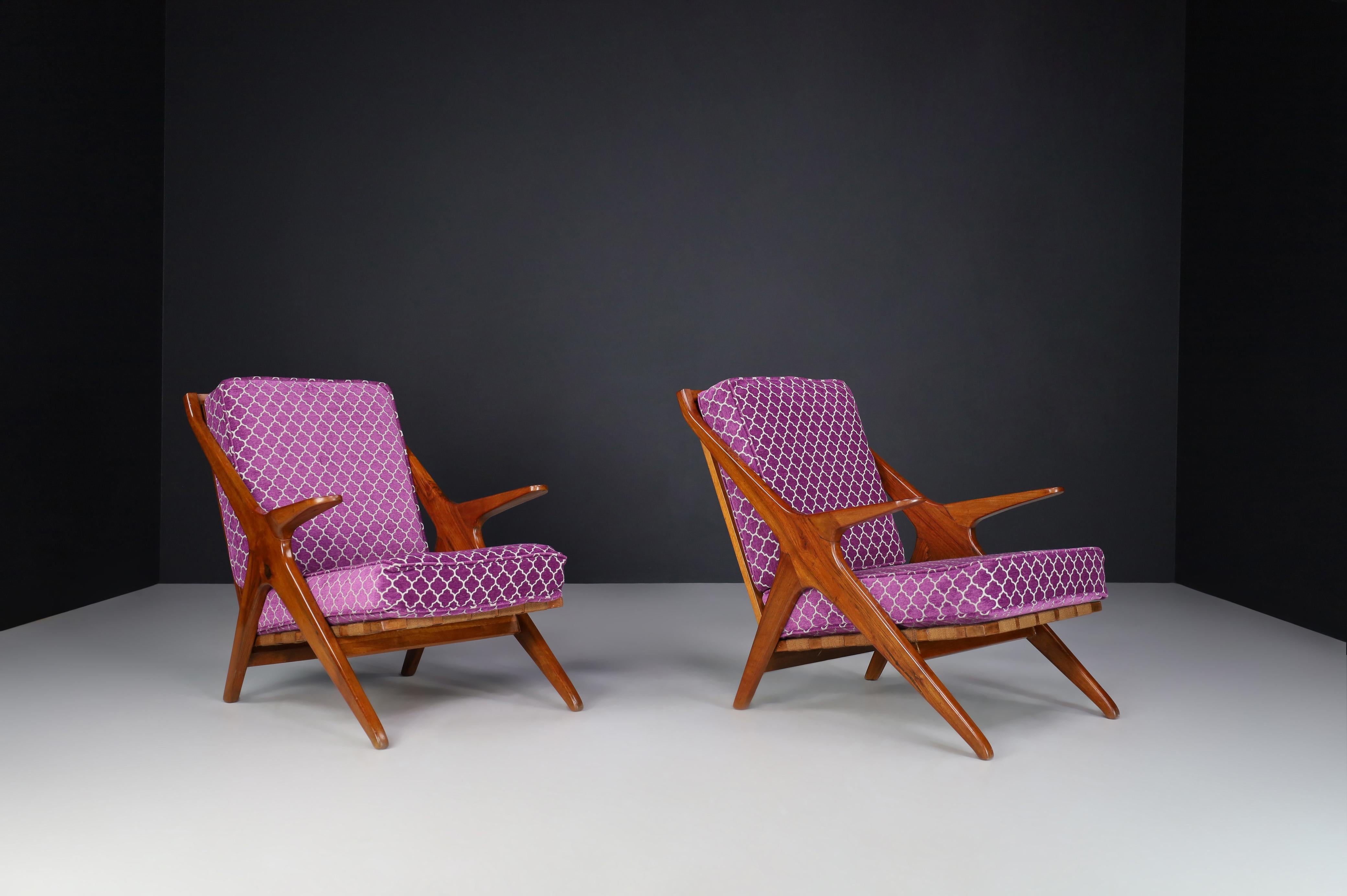 Mid-Century Modern Mid-Century Elegant Armchairs in Walnut and Original Fabric, Italy 1950s For Sale