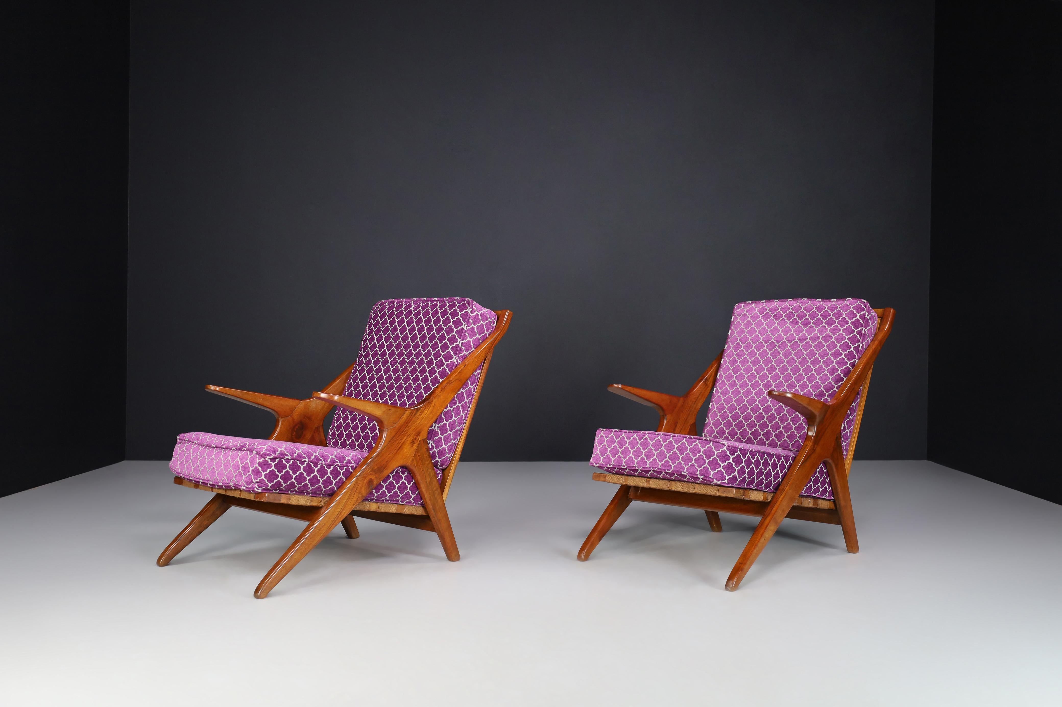 20th Century Mid-Century Elegant Armchairs in Walnut and Original Fabric, Italy 1950s For Sale