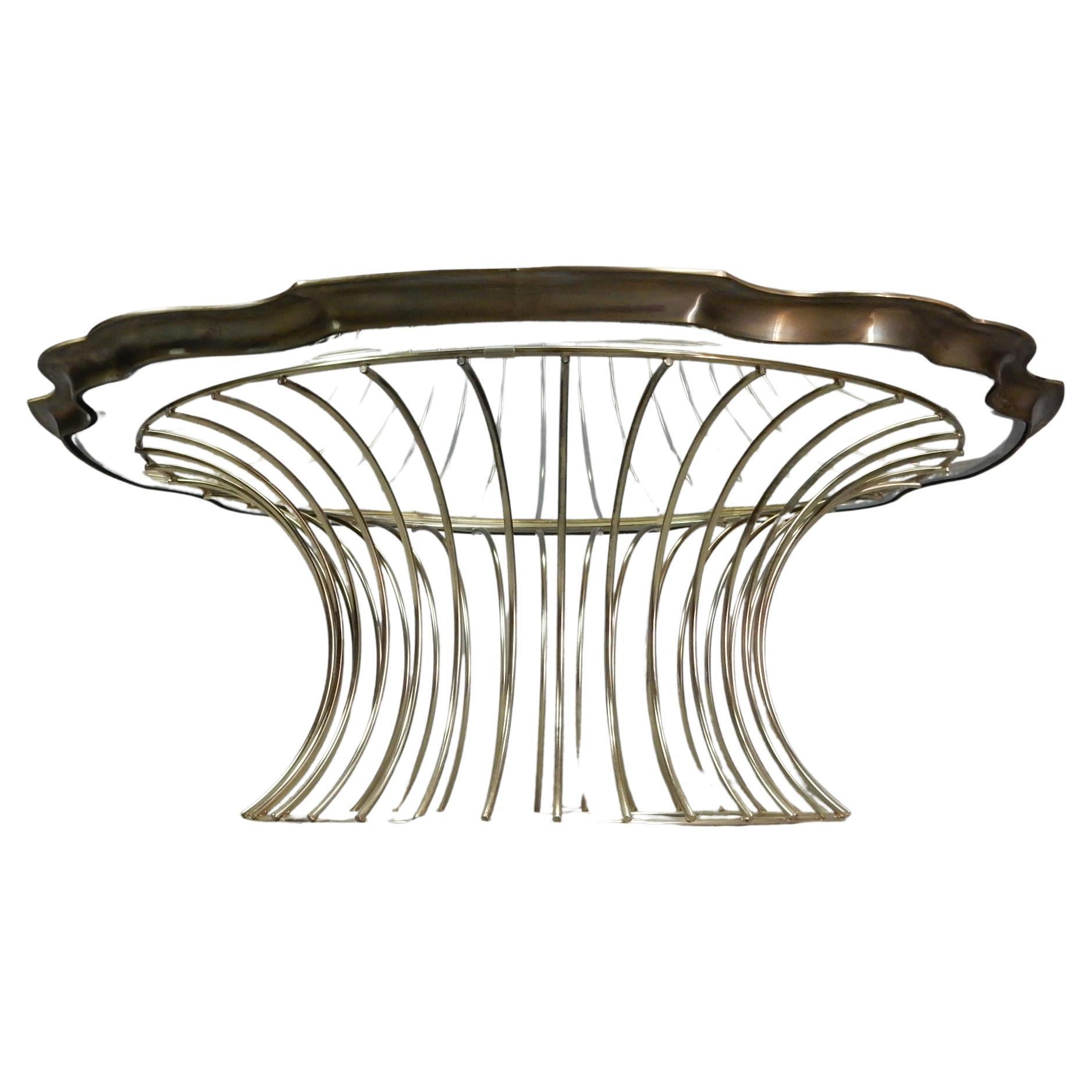 Elegante mesa de cóctel de alambre de latón y cristal enmarcado de mediados de siglo en venta 1