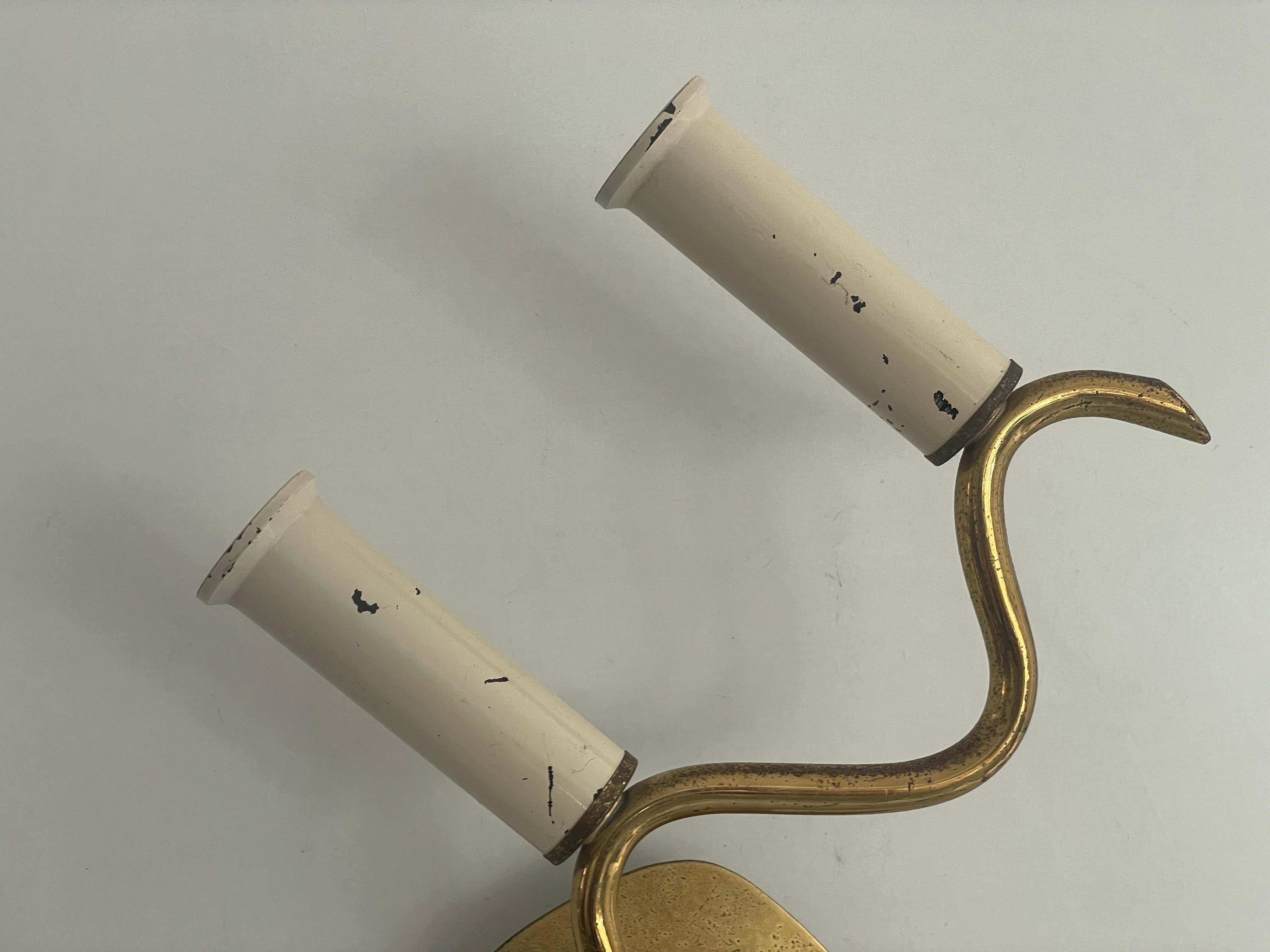 Coppia di lampade a doppia presa in ottone curvato di metà secolo, 1950, Germania in vendita 1