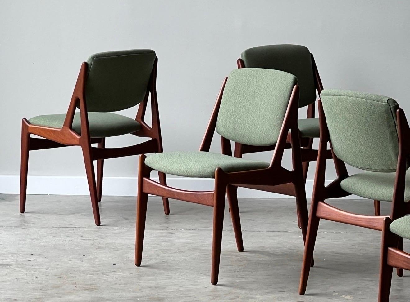 Six Danish mid-century dining chairs designed by Arne Vodder circa 1960s. The detail in Vodder’s designs are always eye catching while putting function at the forefront. Each chair has a swivel back allowing for maximum comfort by conforming to your