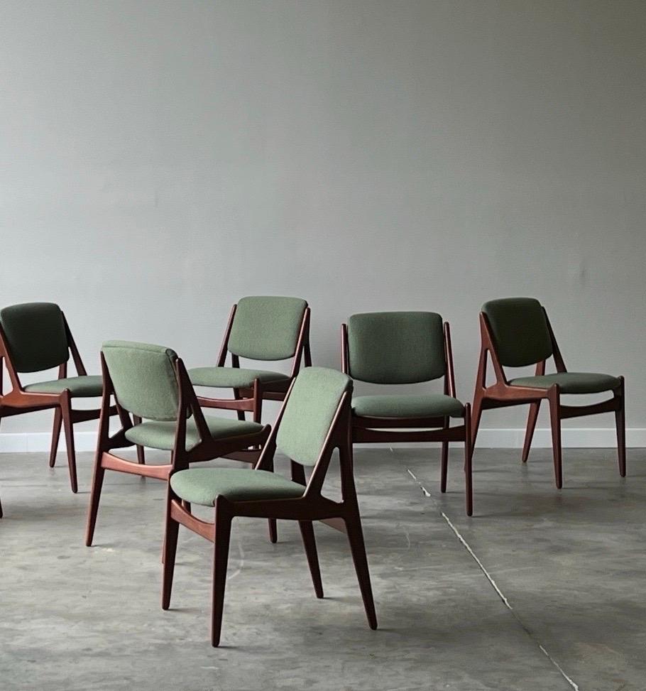 Fabric Mid-Century Ella Dining Chairs by Arne Vodder - Set of Six For Sale