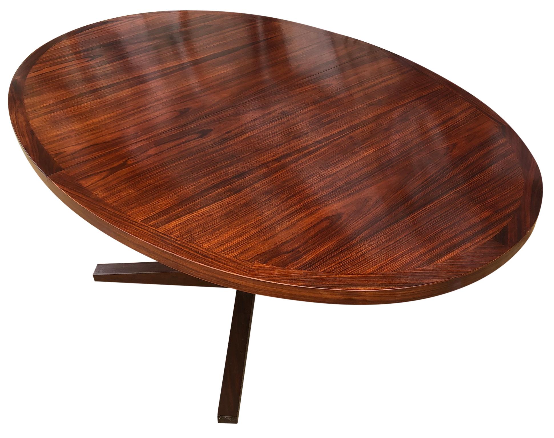 Midcentury Elliptical rosewood expandable round dining table with (2) 20