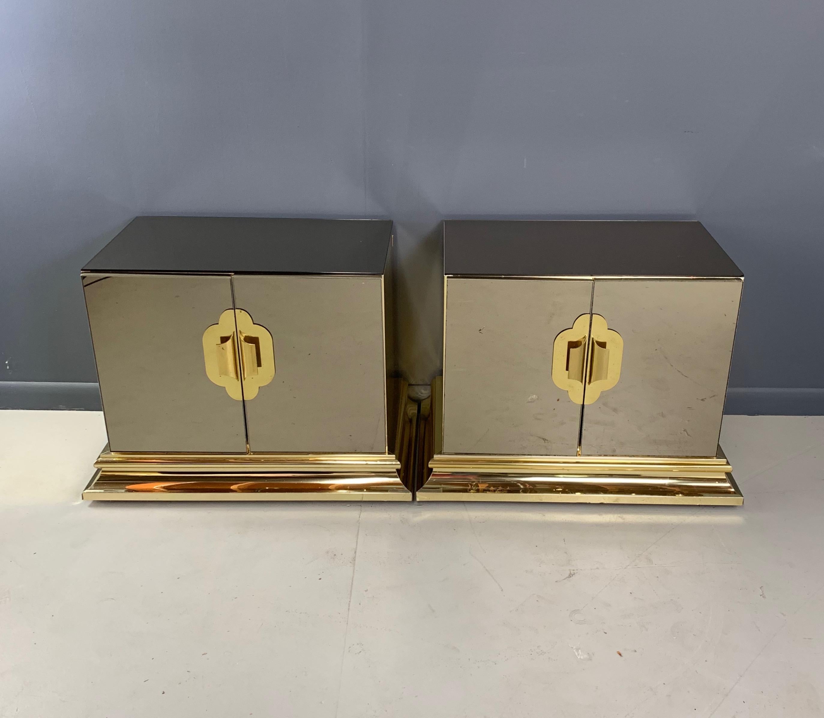 A truly wonderful pair of smoked mirrored nightstands with brass accents, sides and bases produced by Ello Corporation in the 1980s.