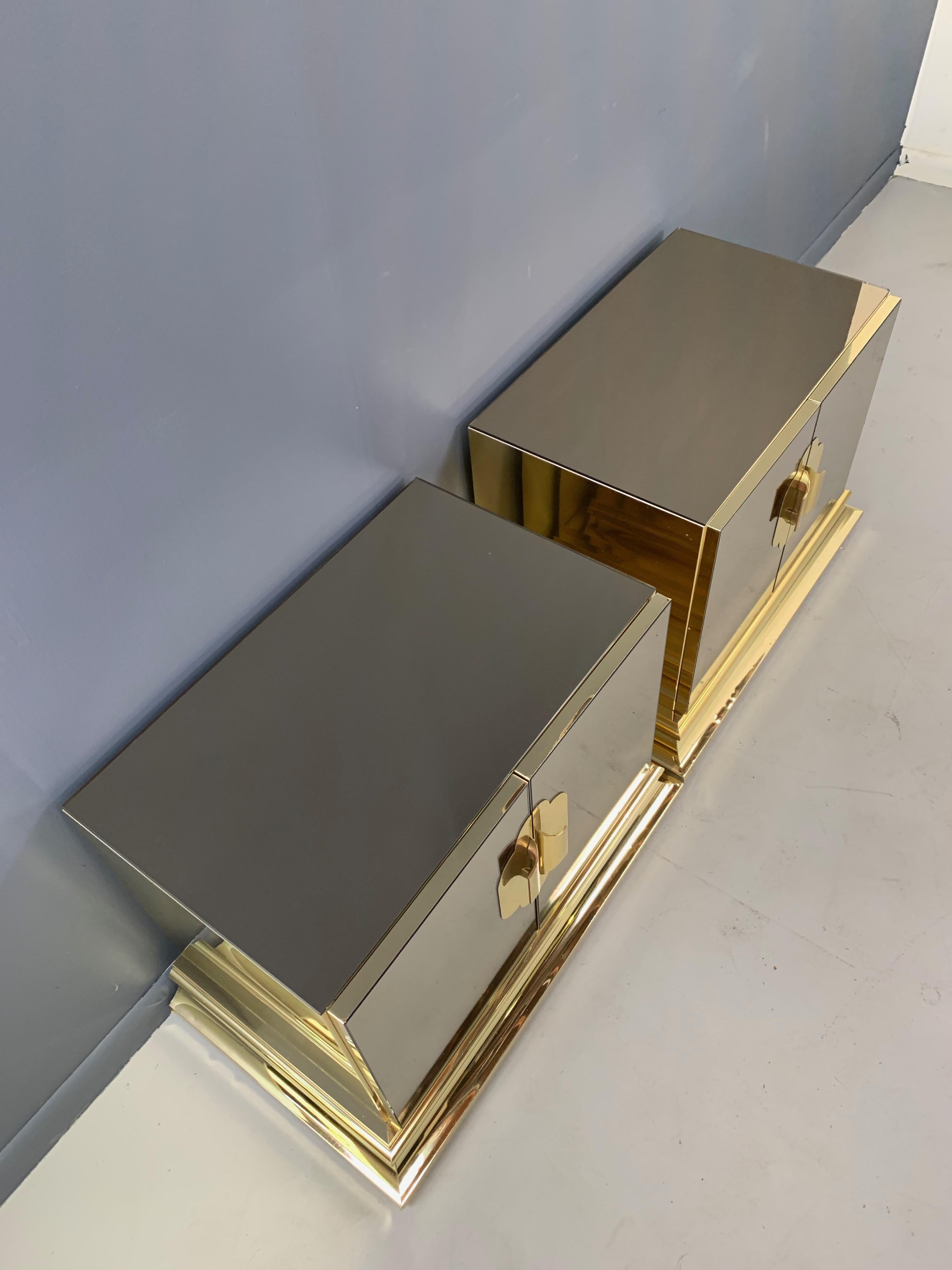 Midcentury Ello Nightstands in Smokey Glass and Brass In Good Condition In Philadelphia, PA